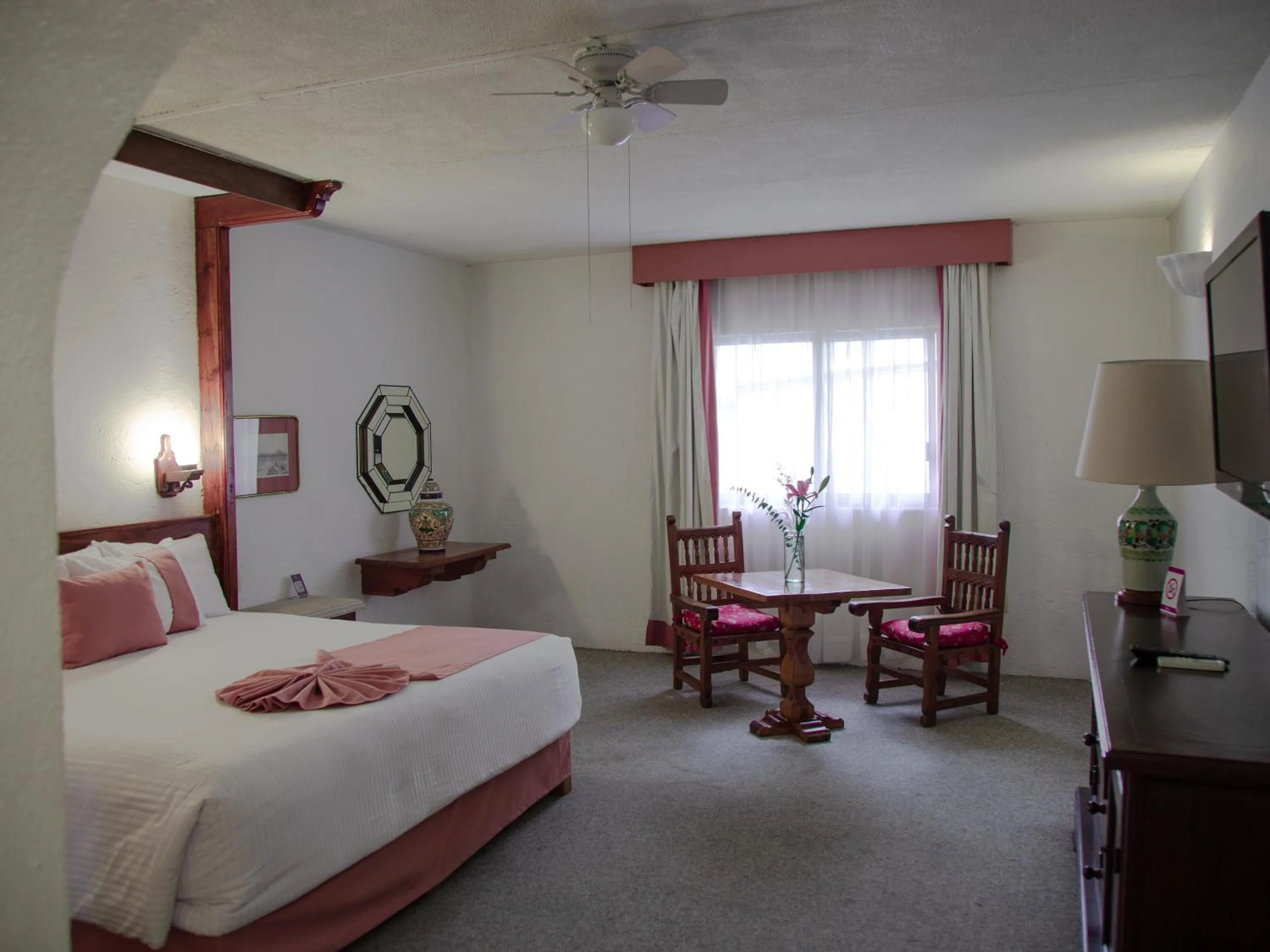 Photo of the whole room, Bed in Misión Guanajuato