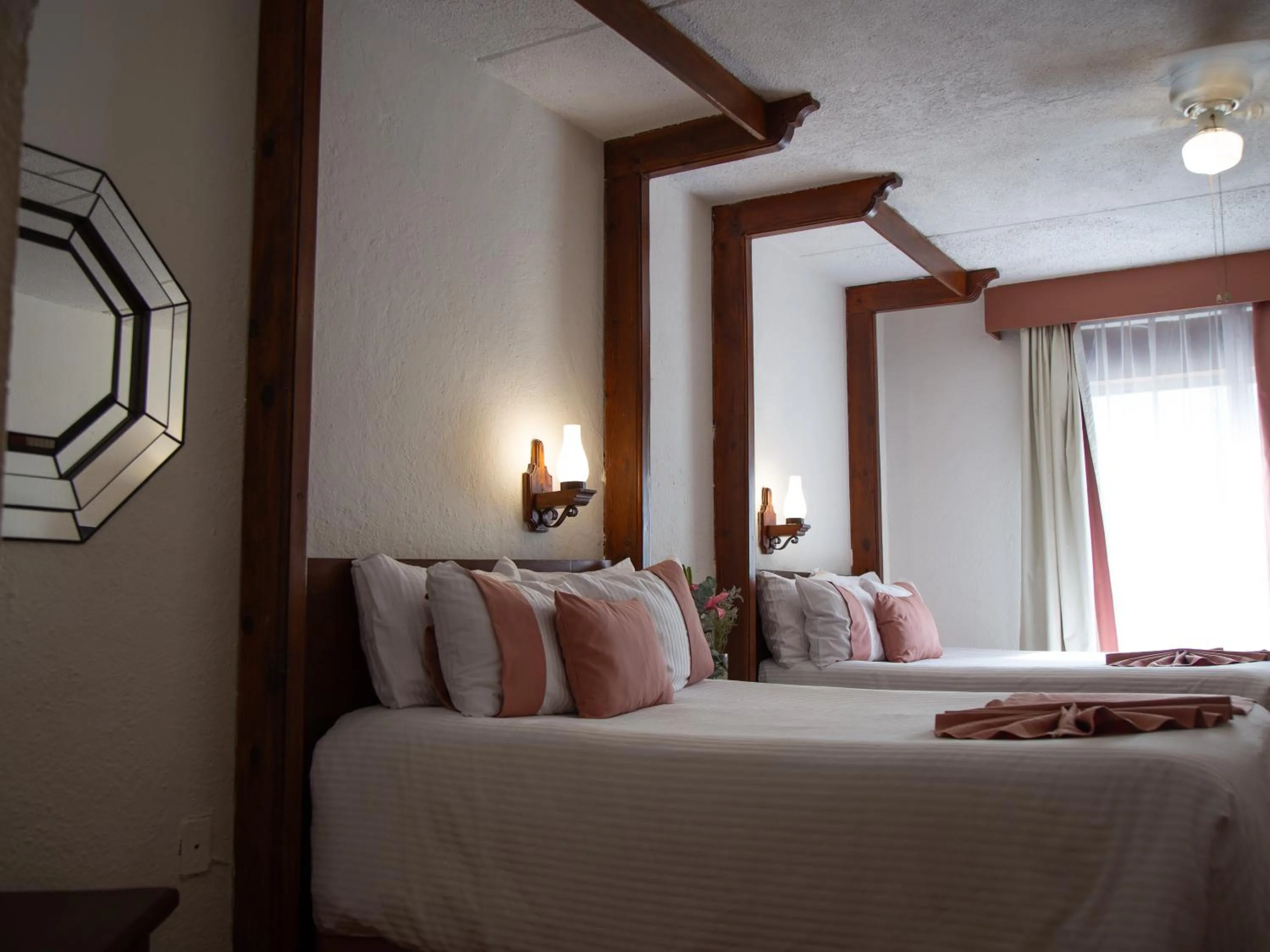 Photo of the whole room, Bed in Misión Guanajuato