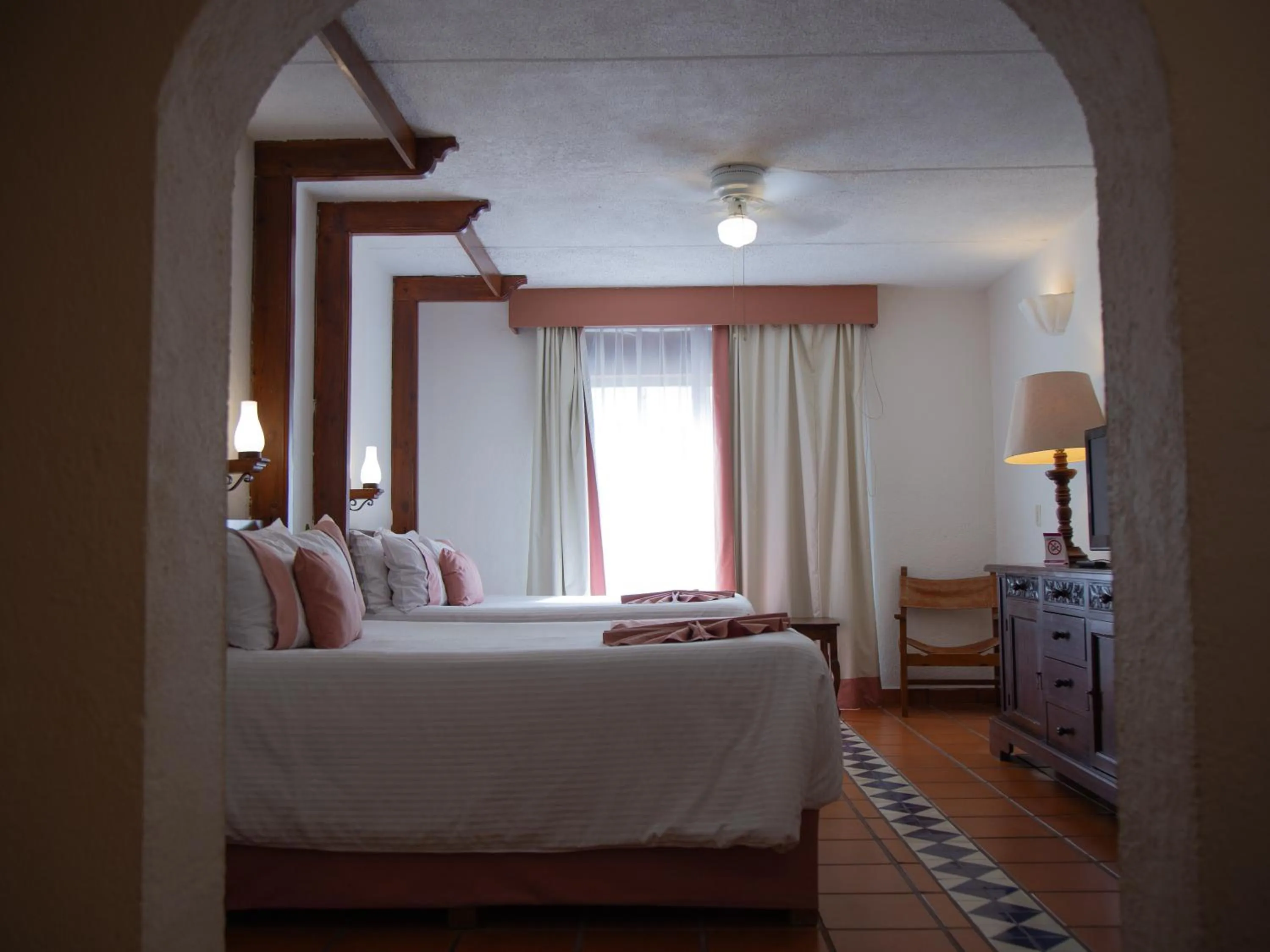 Photo of the whole room, Bed in Misión Guanajuato