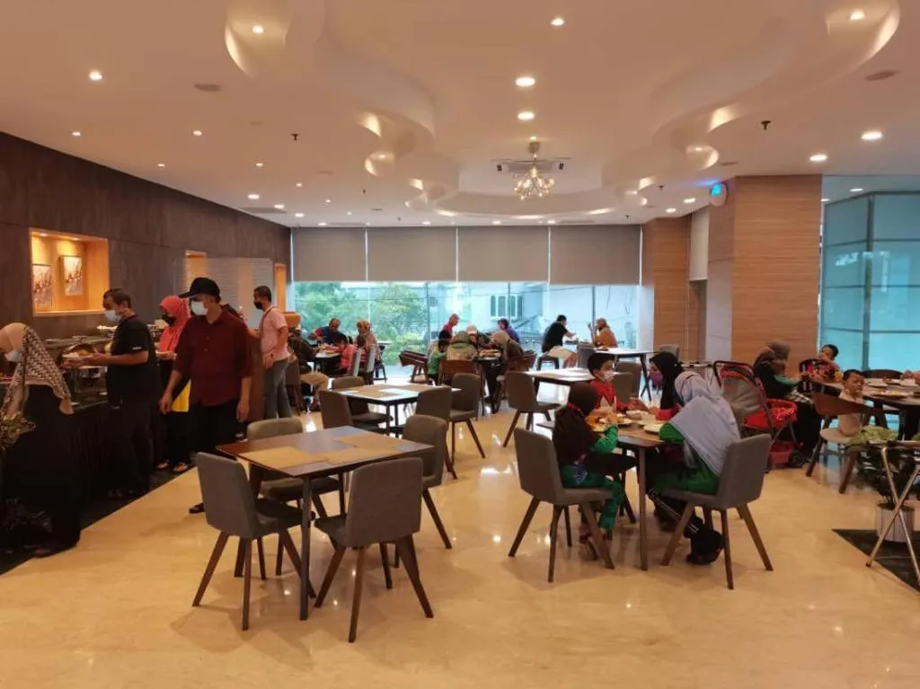 Restaurant/places to eat in EHSAN SEAVIEW HOTEL PORT DICKSON