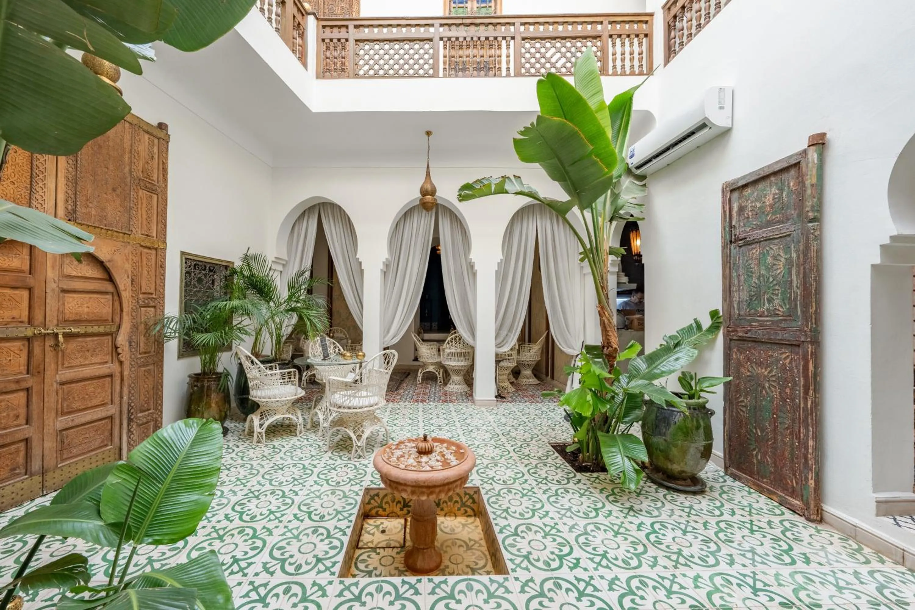 Restaurant/places to eat in Riad Yamina52