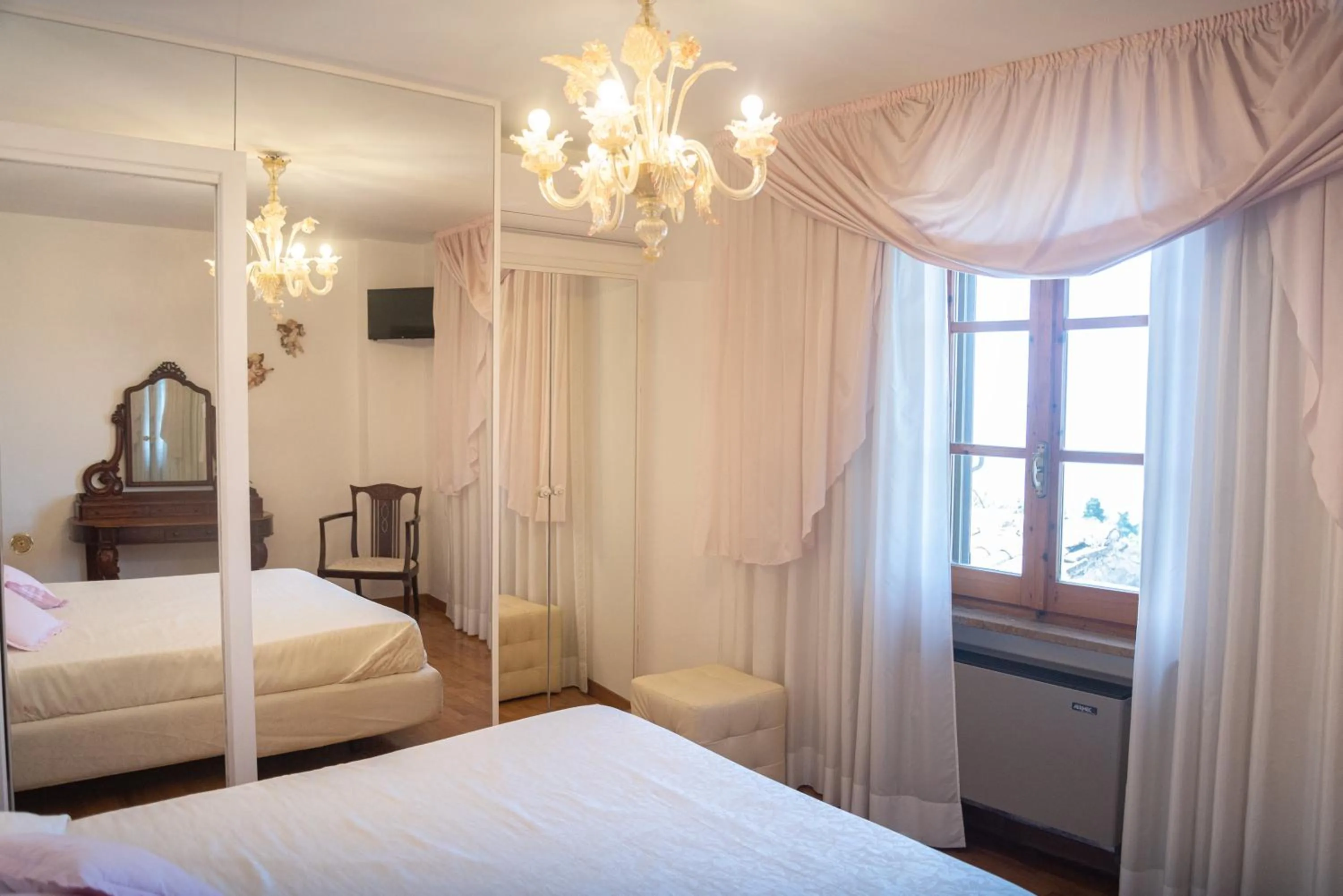 Deluxe Double Room with Private Bathroom - single occupancy in B&B Il Chiostro Assisi