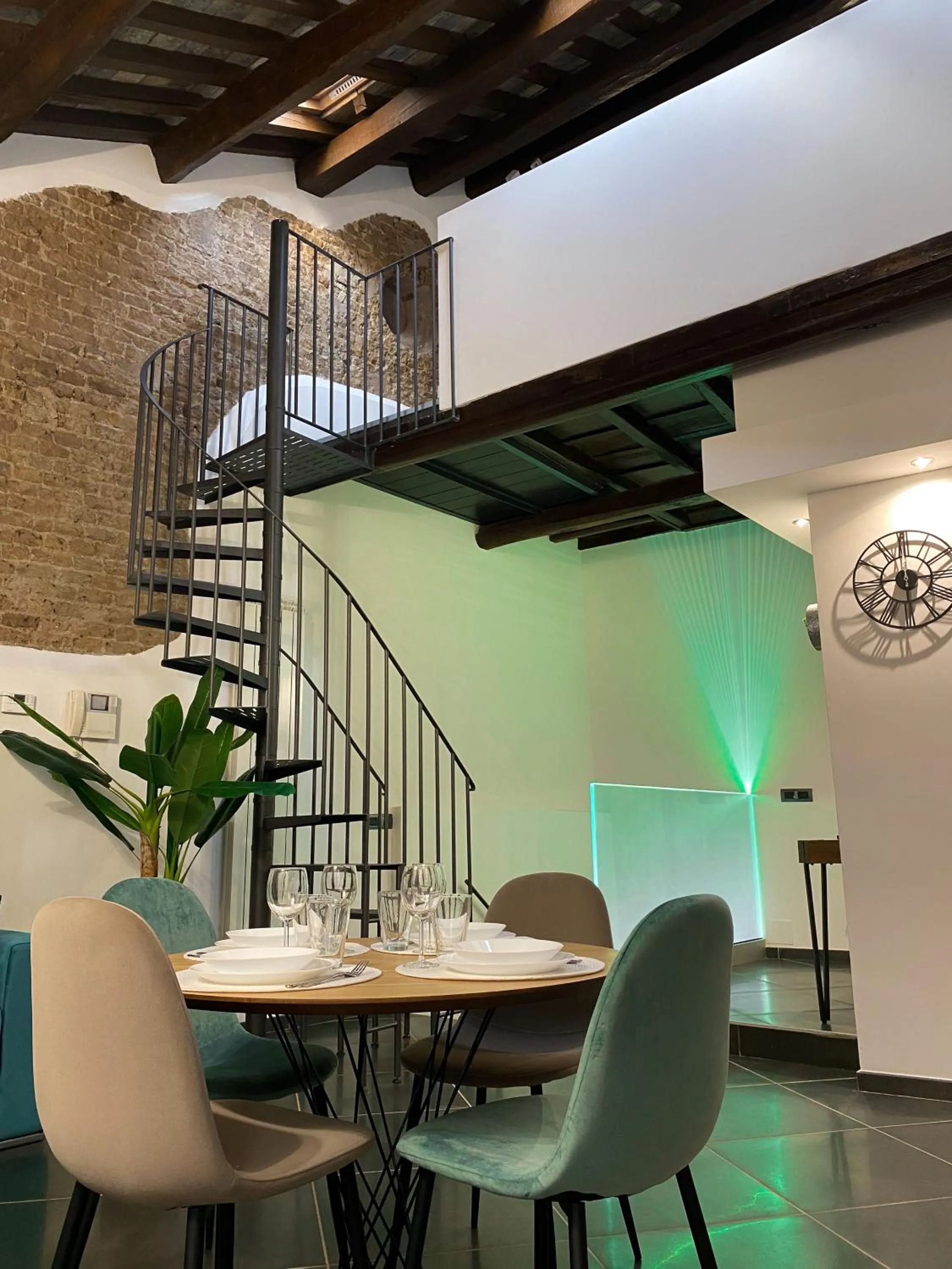 Two-Bedroom Apartment in 23 Scalini alla Renella