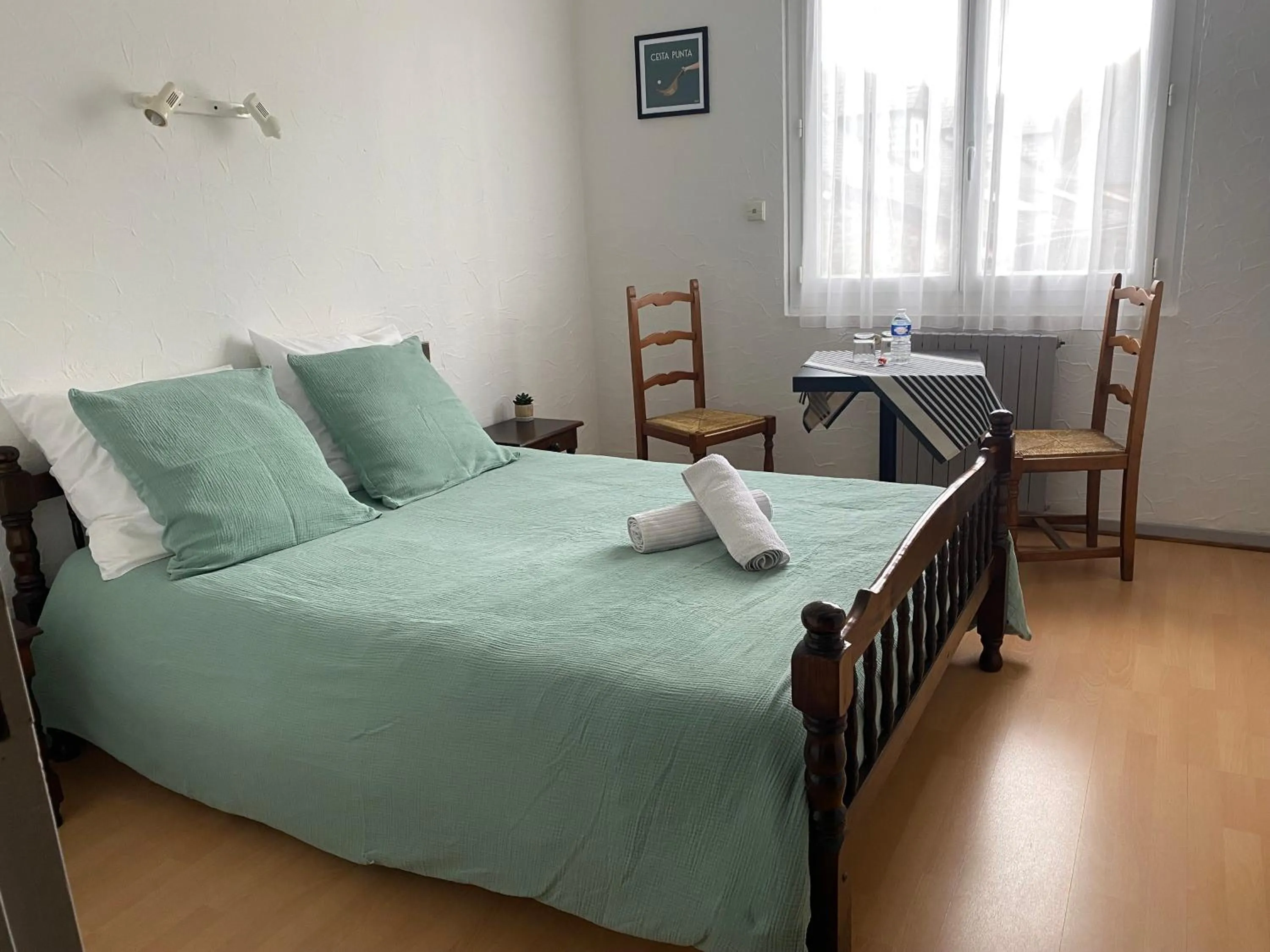 Bedroom, Bed in L' Auberge Campagnarde, Lourdes