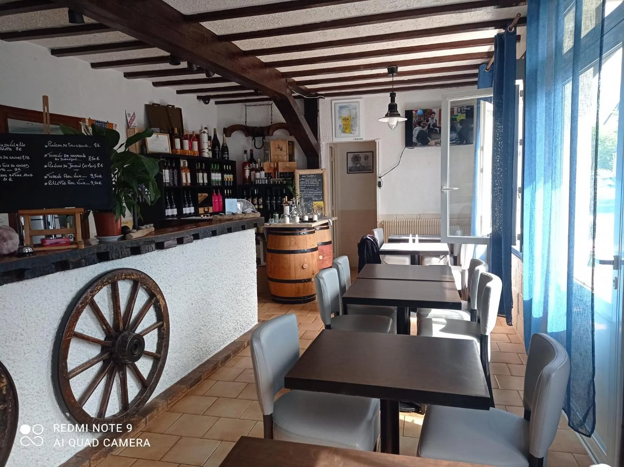 Lounge or bar in L' Auberge Campagnarde, Lourdes
