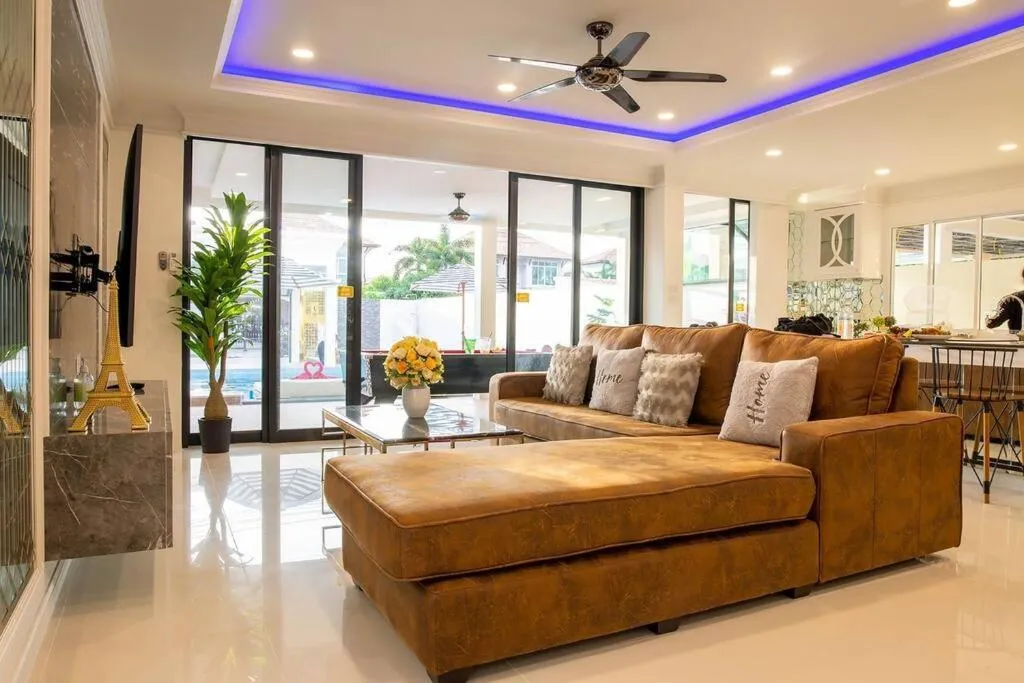 Exquisite Pool Villa J - Pattaya Pool Villa