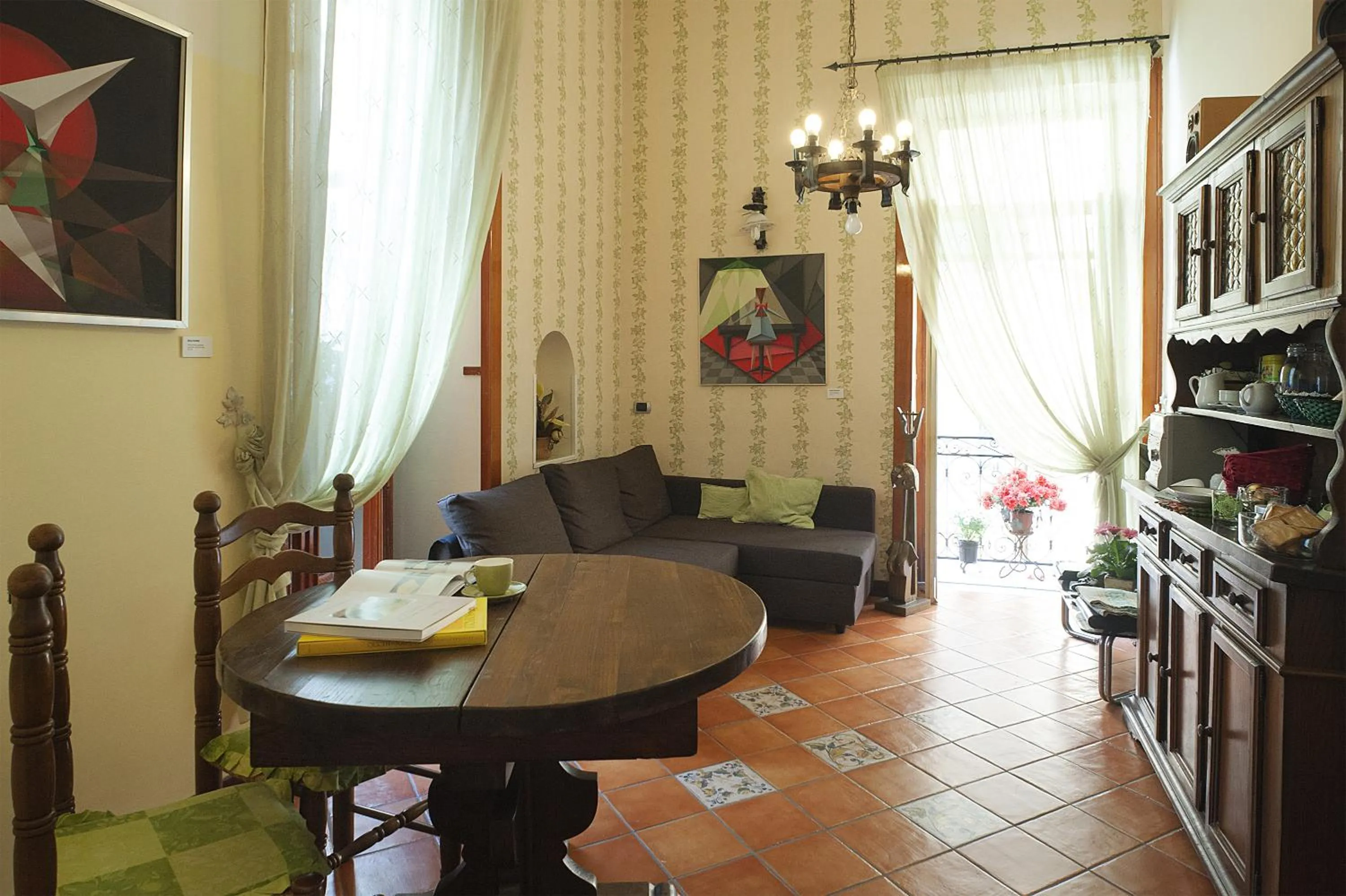 Communal lounge/ TV room in Areamare