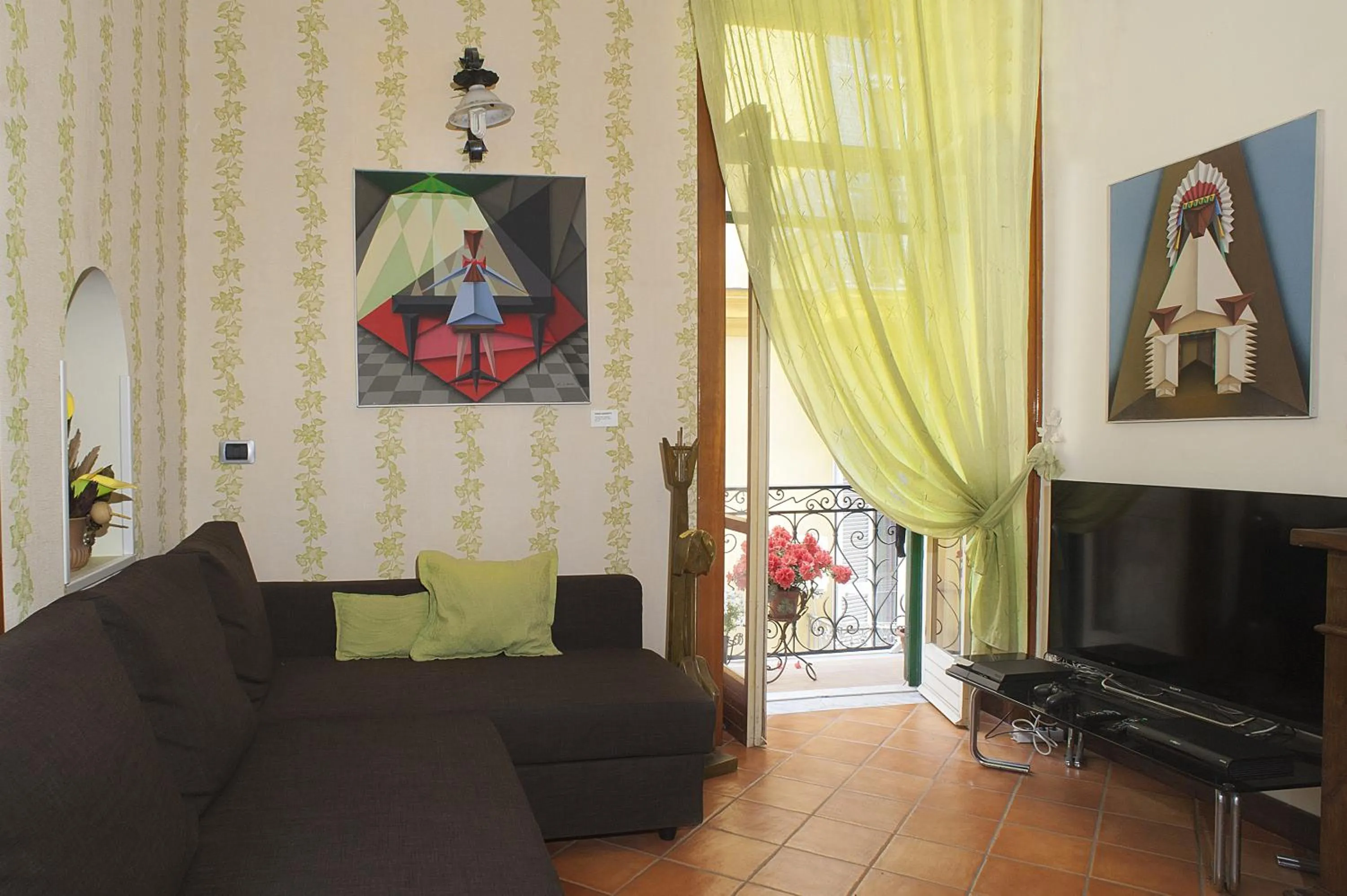 Communal lounge/ TV room in Areamare