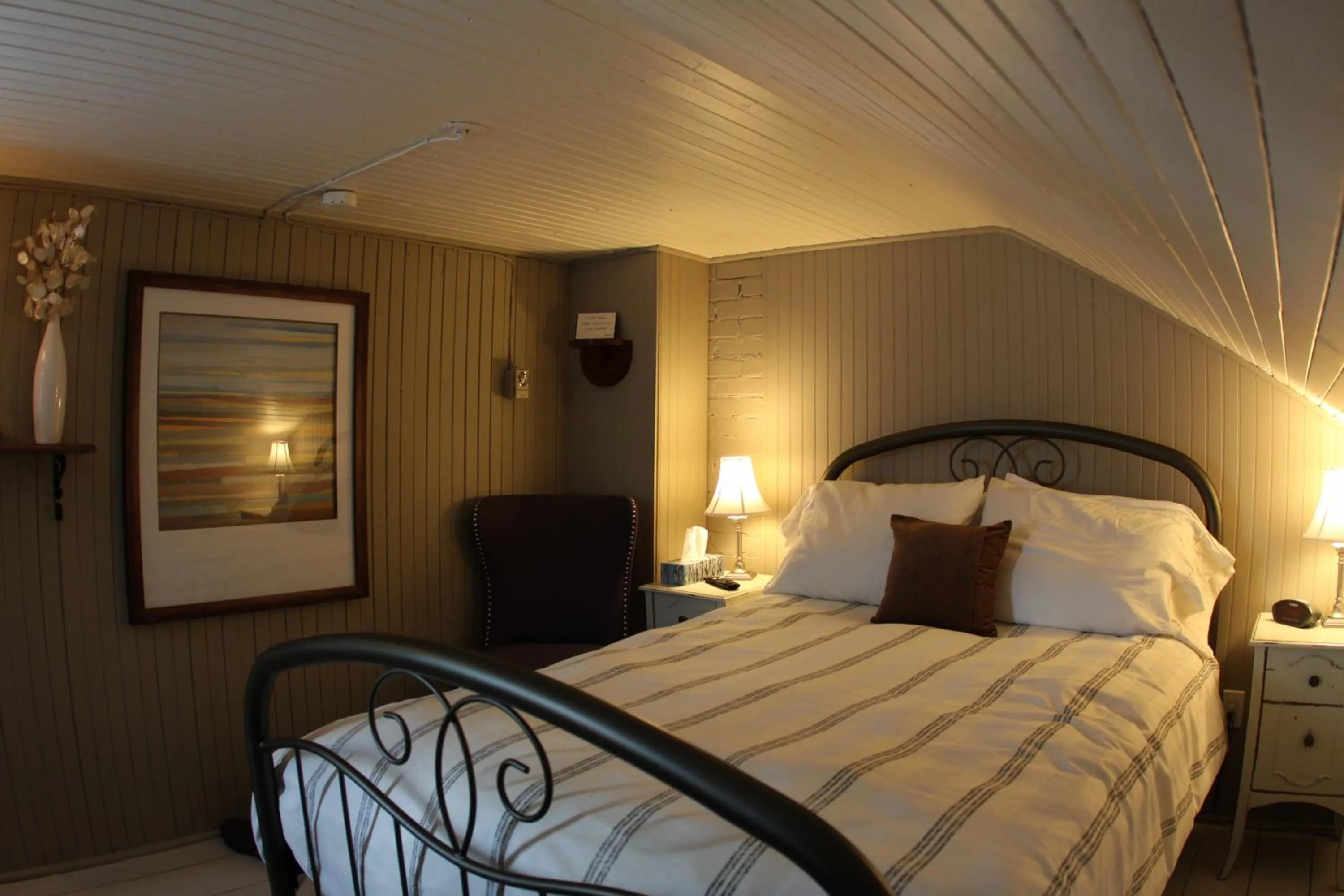 Double Room with Shared Bathroom - single occupancy in La Grange aux Hiboux Gîte et Restaurant B&B