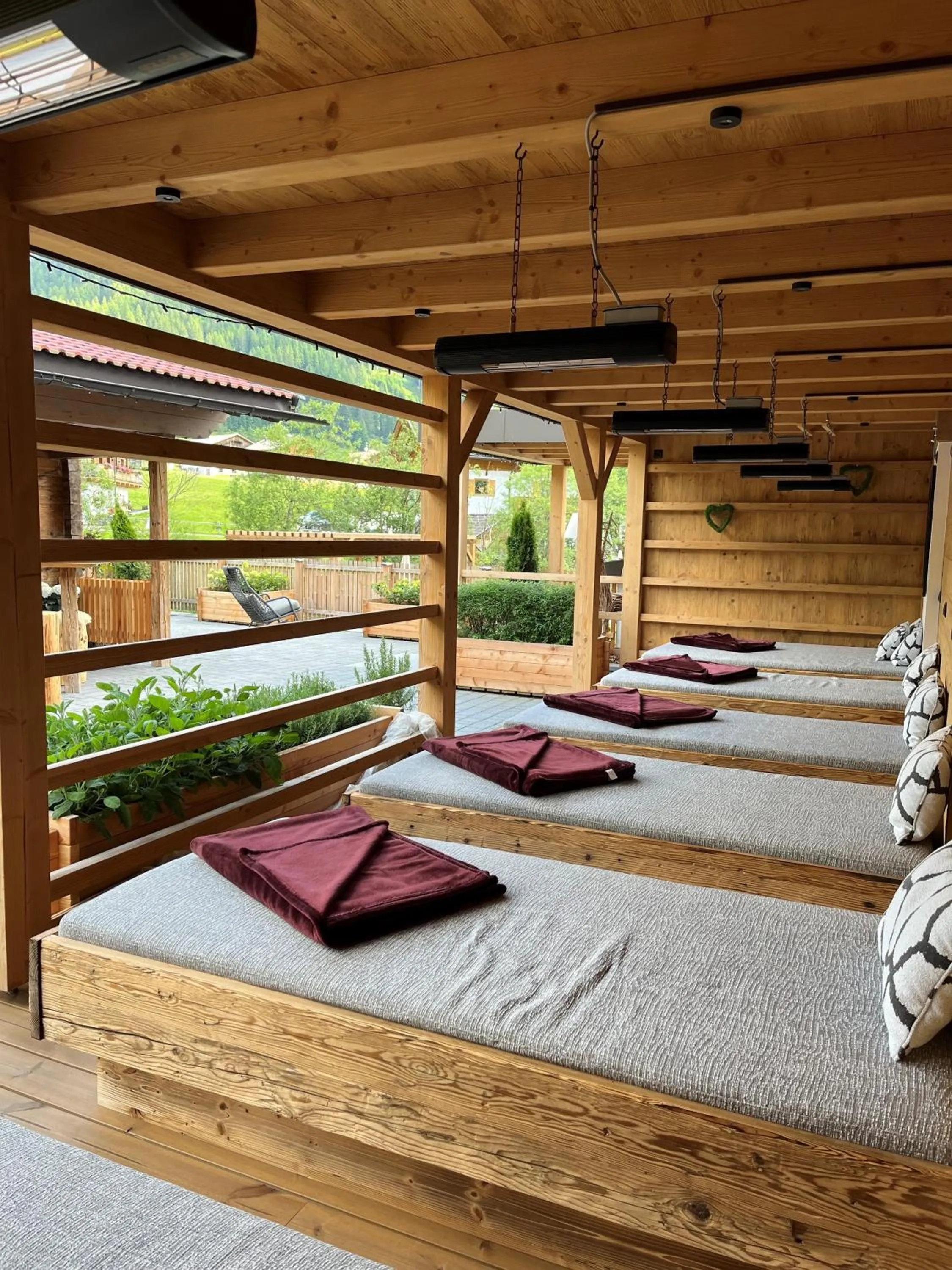 Swimming pool, Bed in Vitalpina Hotel Magdalenahof