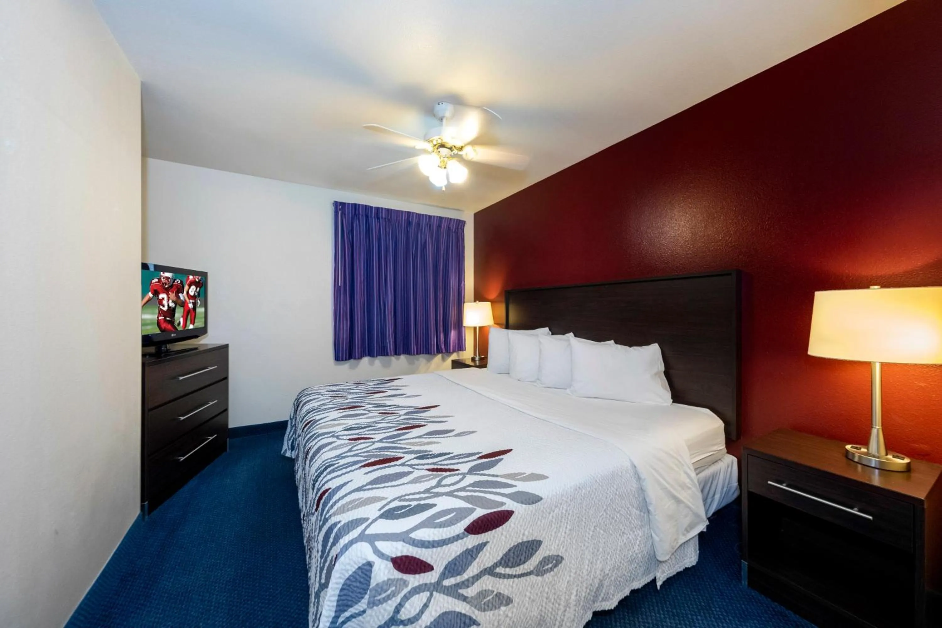 Photo of the whole room in Red Roof Inn St Robert Ft Leonard Wood