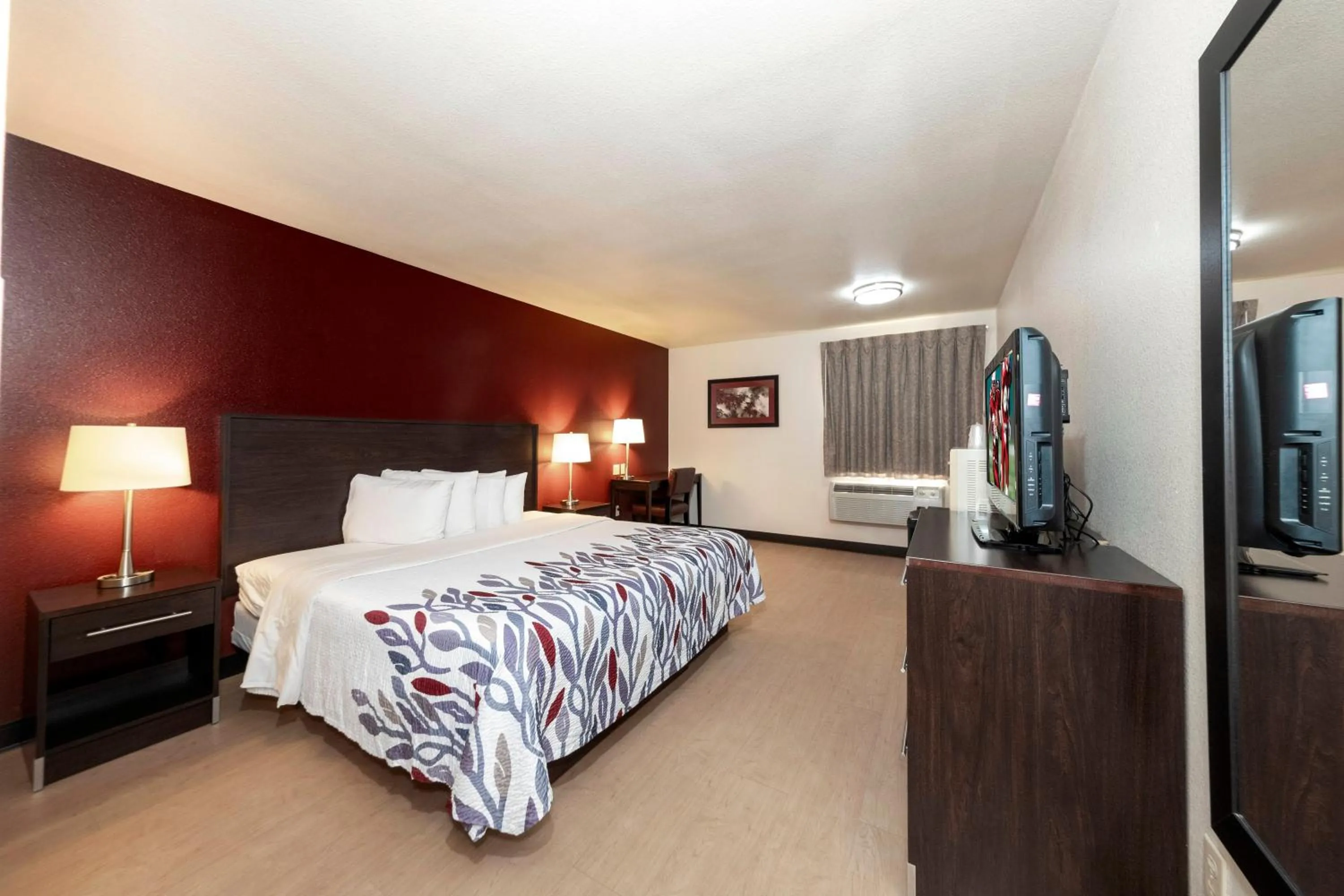 Photo of the whole room in Red Roof Inn St Robert Ft Leonard Wood