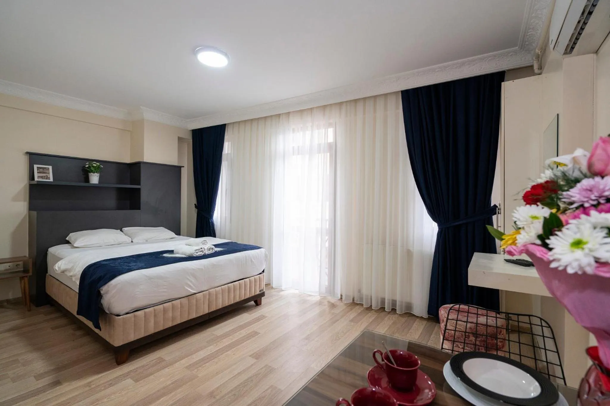 Photo of the whole room, Bed in Asteria House