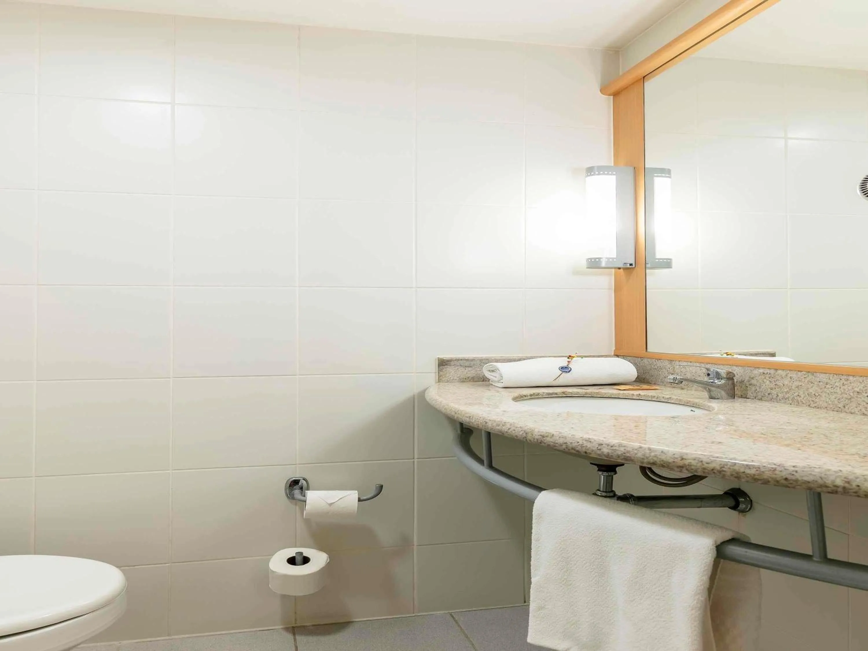 Bathroom in ibis BH Afonso Pena Savassi