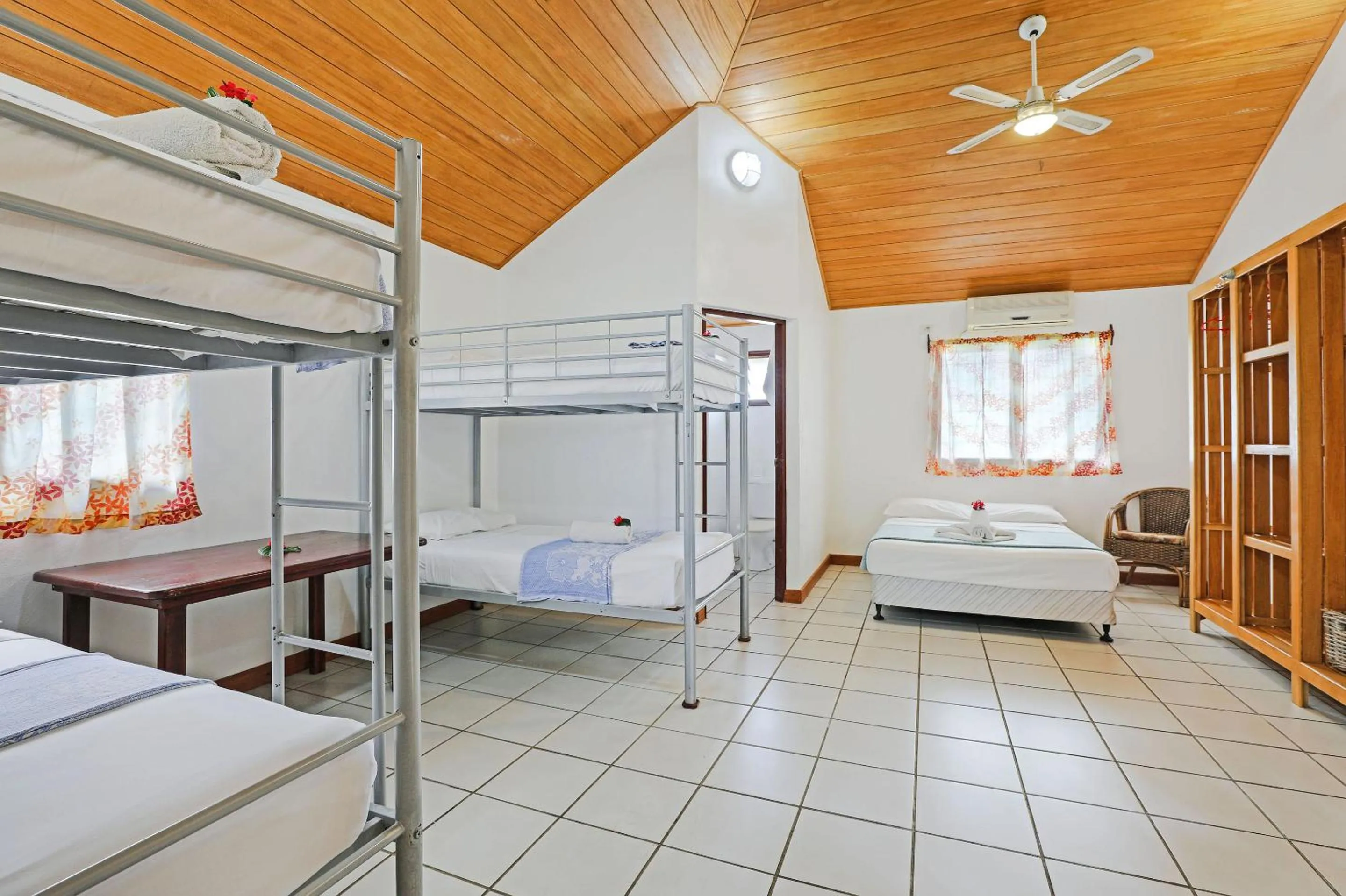 bunk bed, Bed in Beachfront Resort