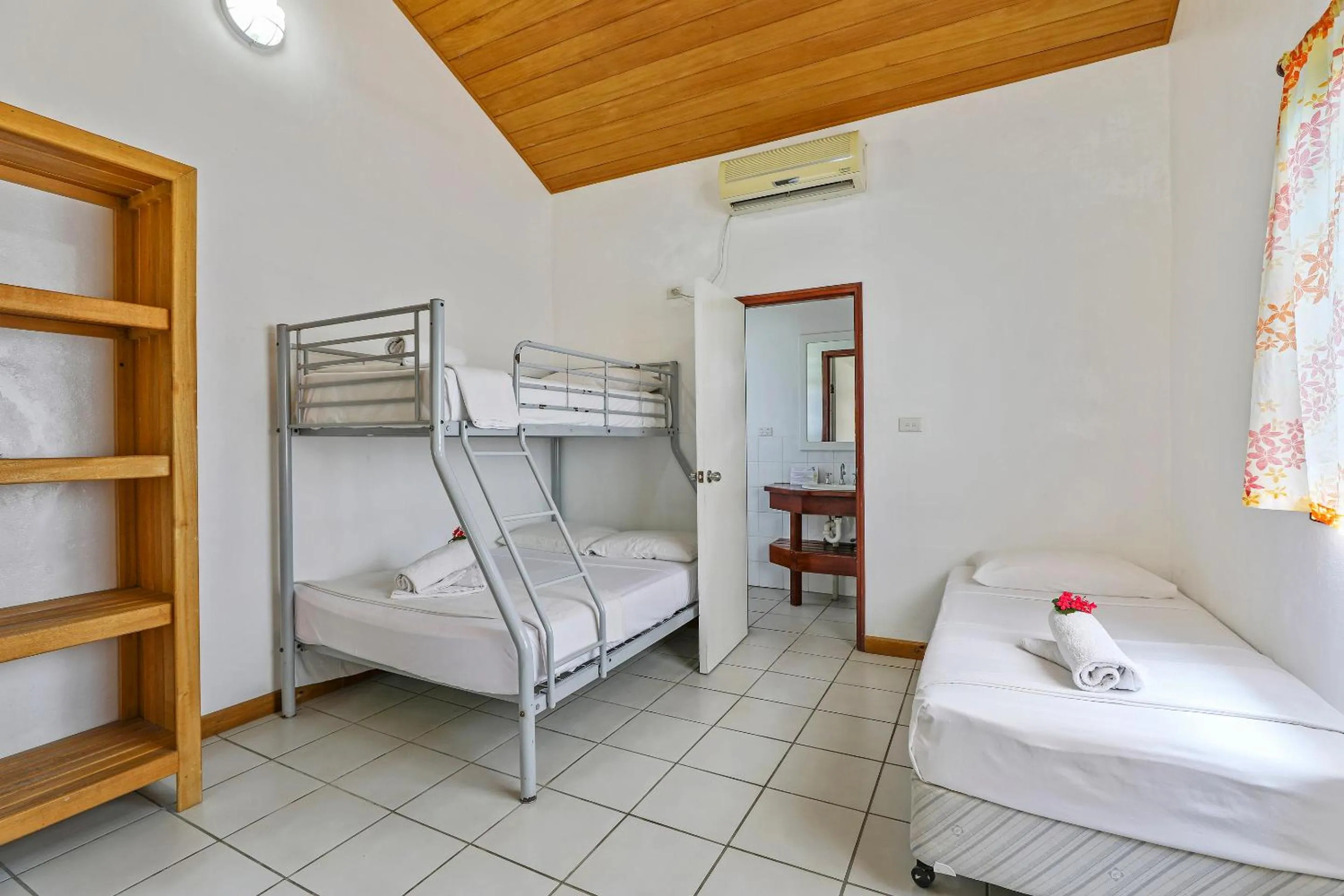 bunk bed, Bed in Beachfront Resort