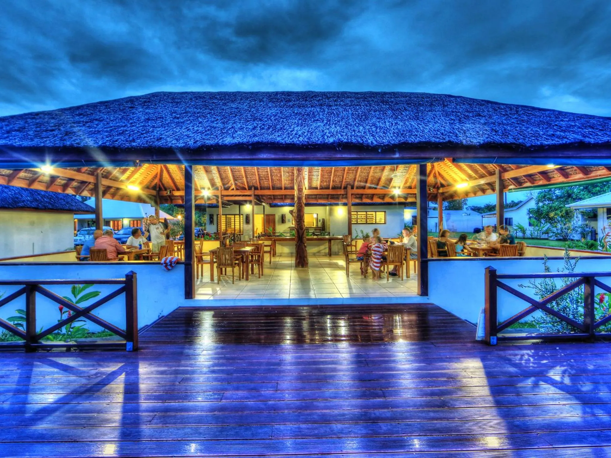 Restaurant/places to eat in Beachfront Resort