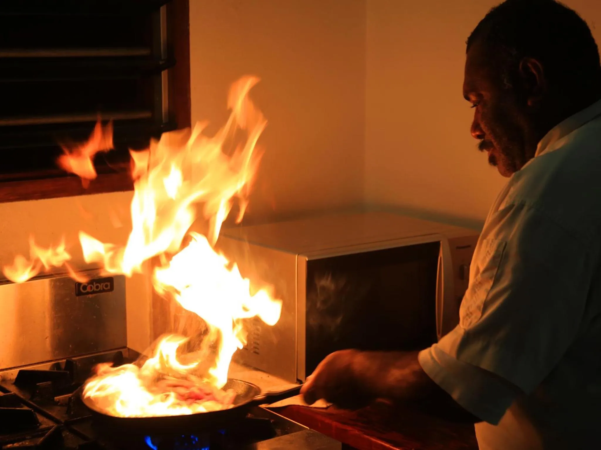 Restaurant/places to eat in Beachfront Resort