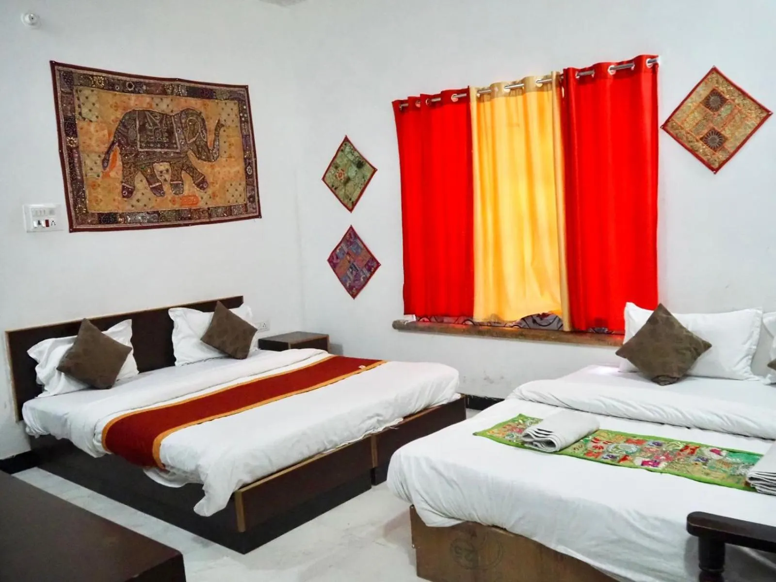 Photo of the whole room, Bed in Hotel Tofu safari