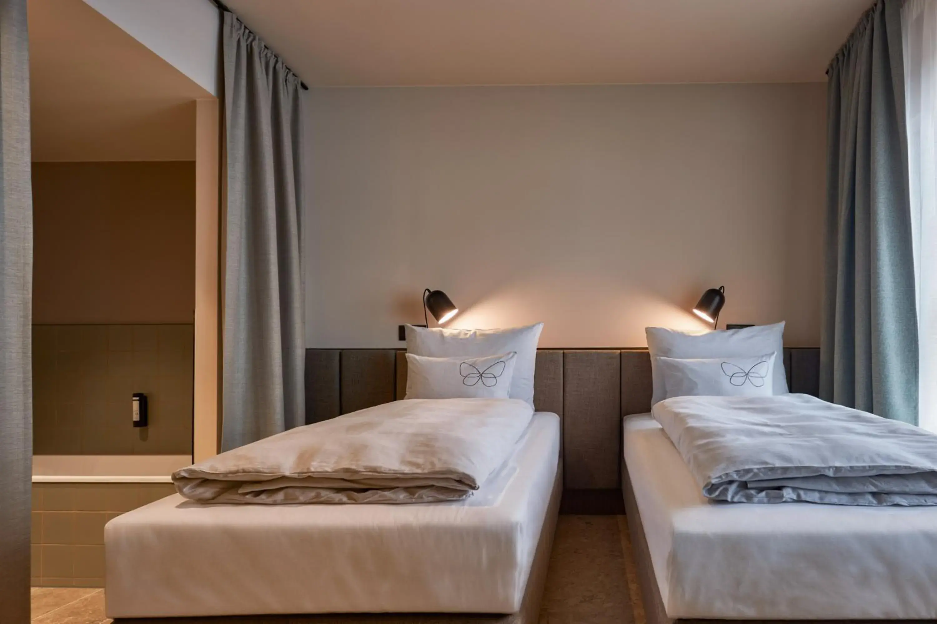 Twin Room with Bath (TWIN) in Cocoon Salzburg Twin Room with Bath (TWIN) in Cocoon Salzburg