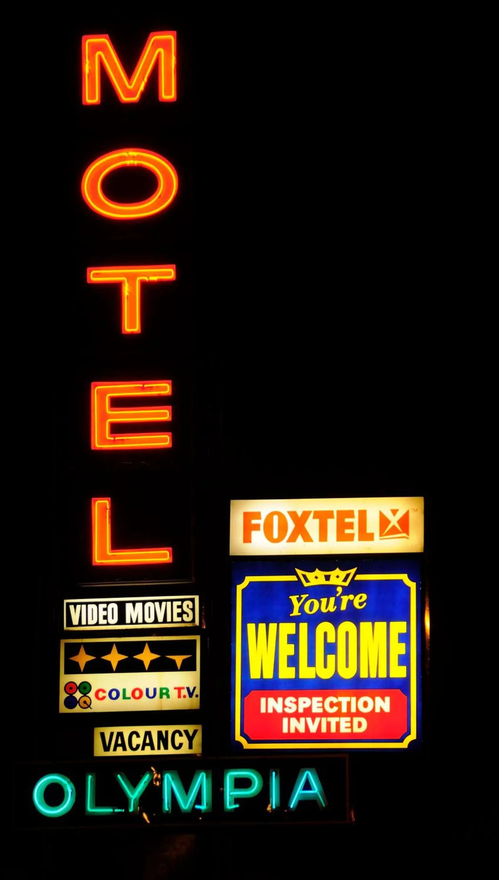 Facade/entrance in Olympia Motel