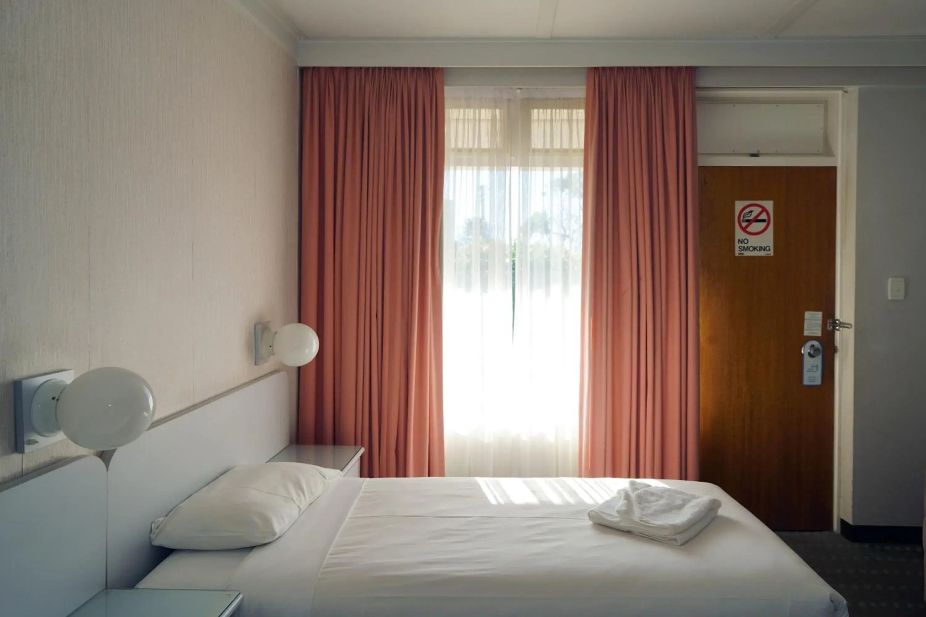 Bedroom, Bed in Olympia Motel Bedroom, Bed in Olympia Motel