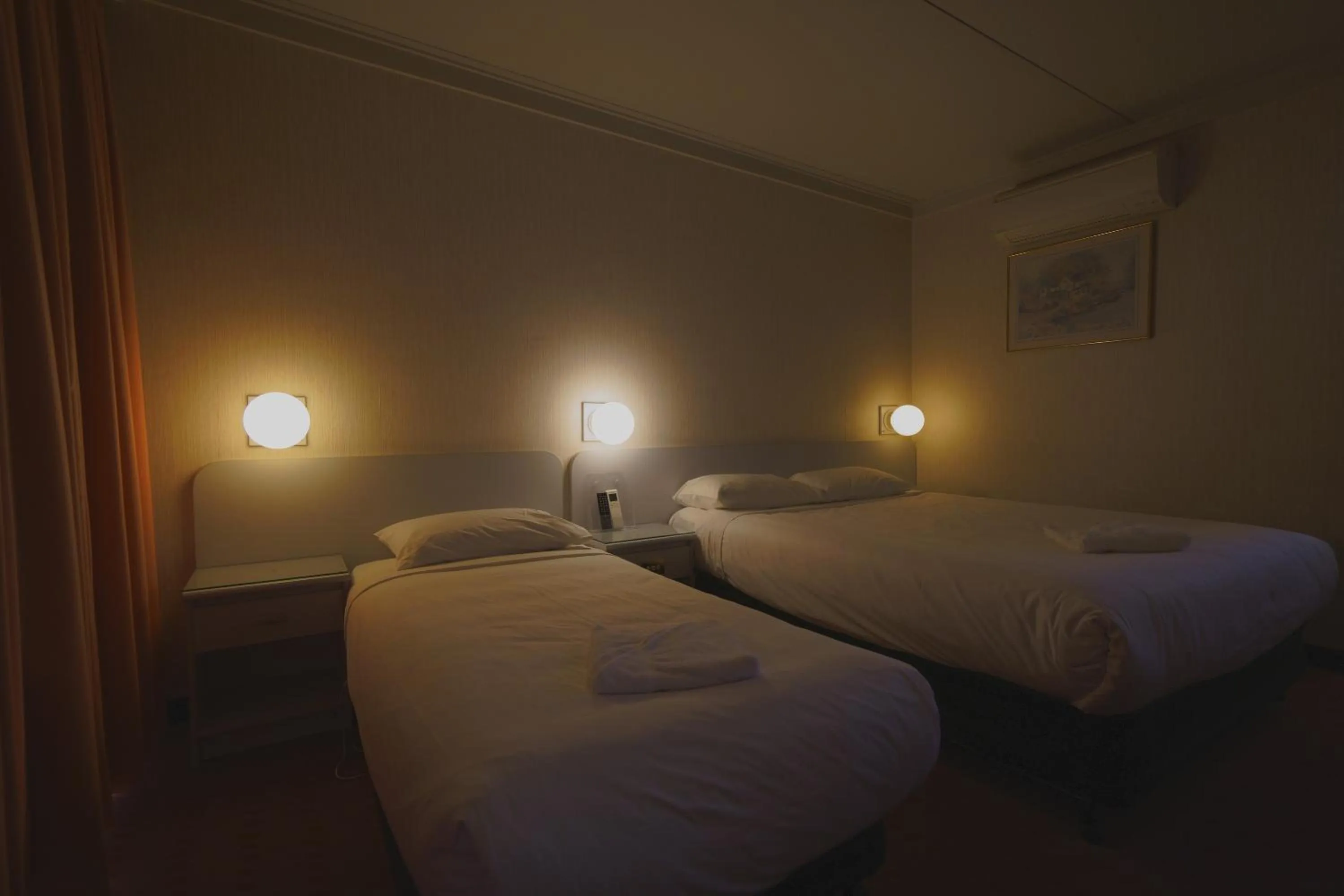 Bedroom, Bed in Olympia Motel