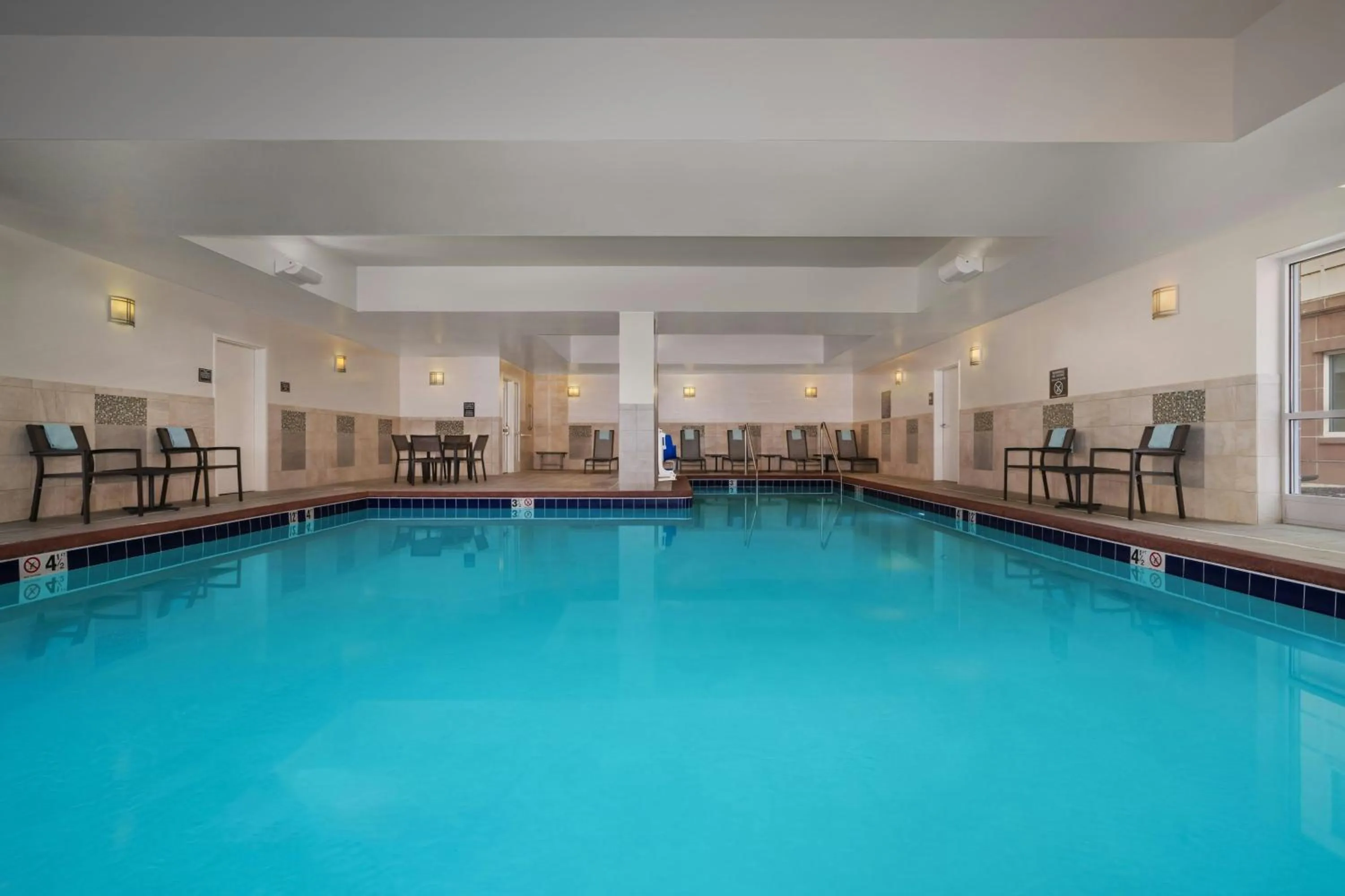 Swimming pool in Residence Inn by Marriott Des Moines Downtown