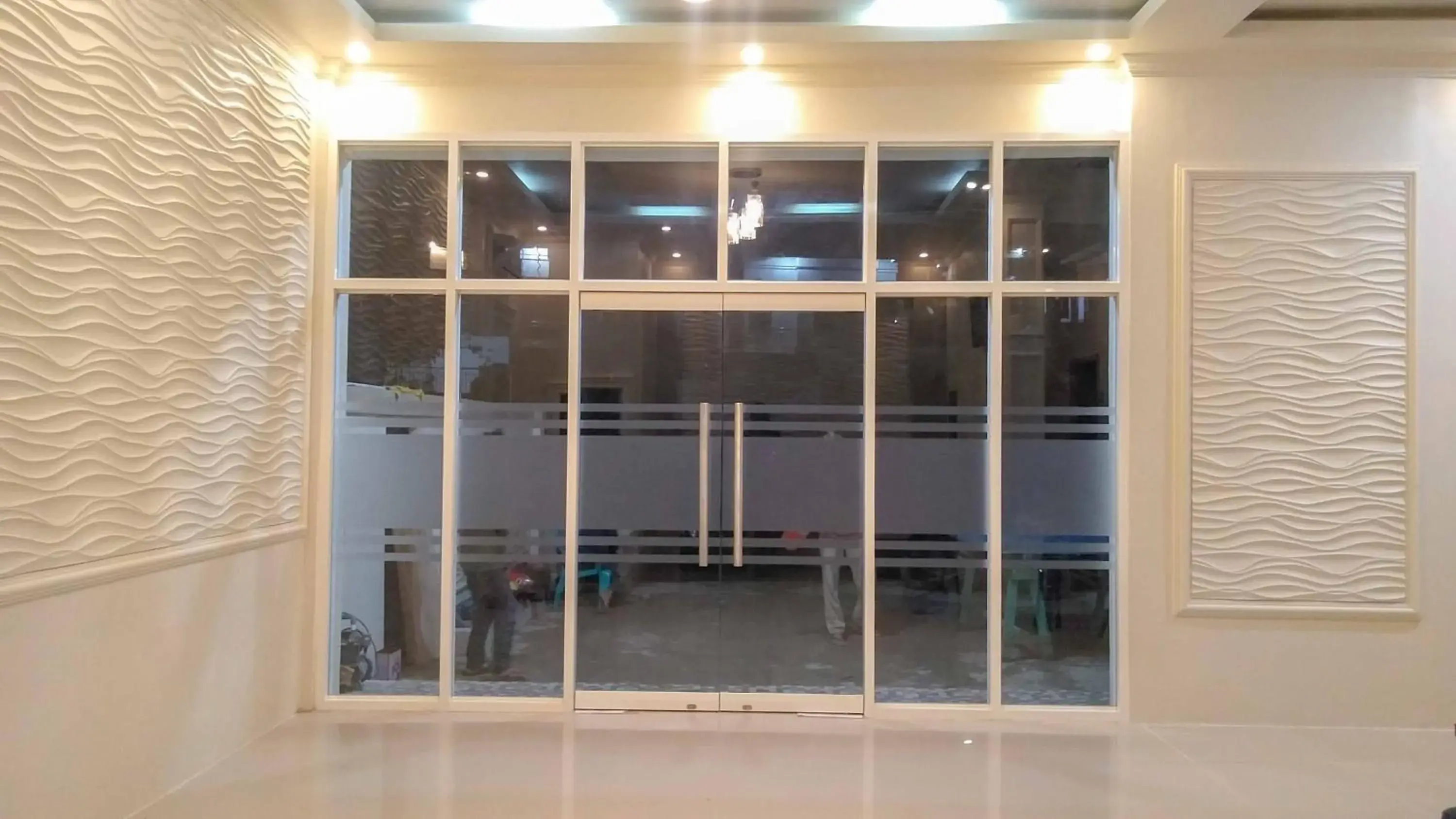 Facade/entrance in RedDoorz Syariah at Karema Area Mamuju Facade/entrance in RedDoorz Syariah at Karema Area Mamuju