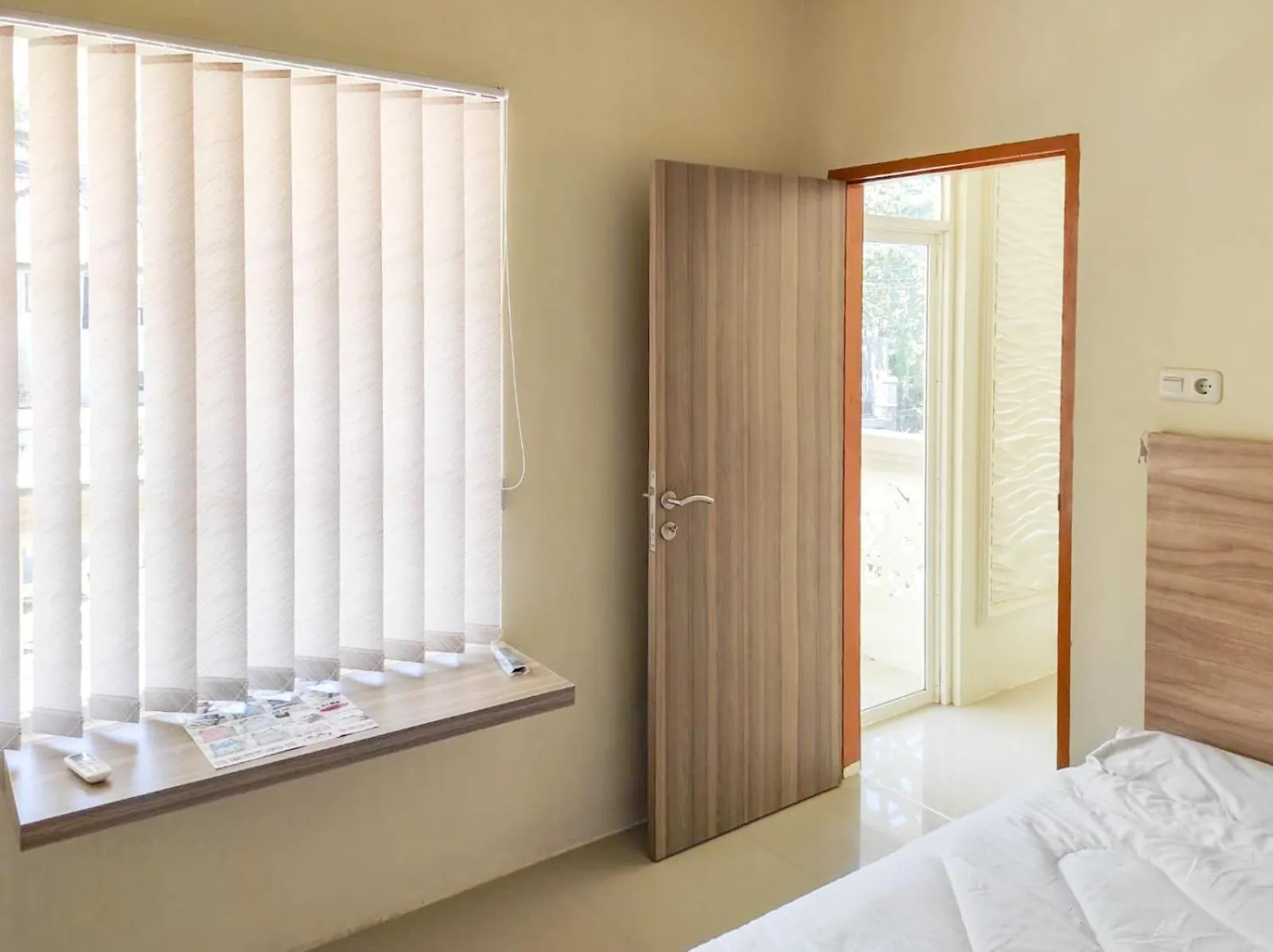 Bed in RedDoorz Syariah at Karema Area Mamuju