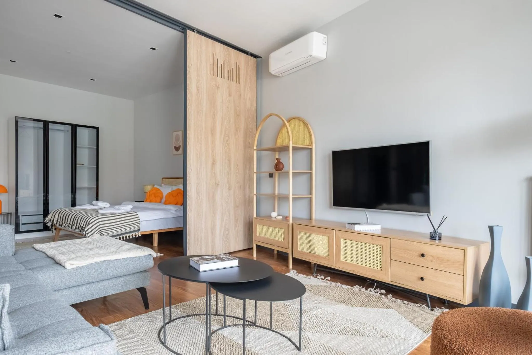 Communal lounge/ TV room, Bed in Benesta Residence by NewInn