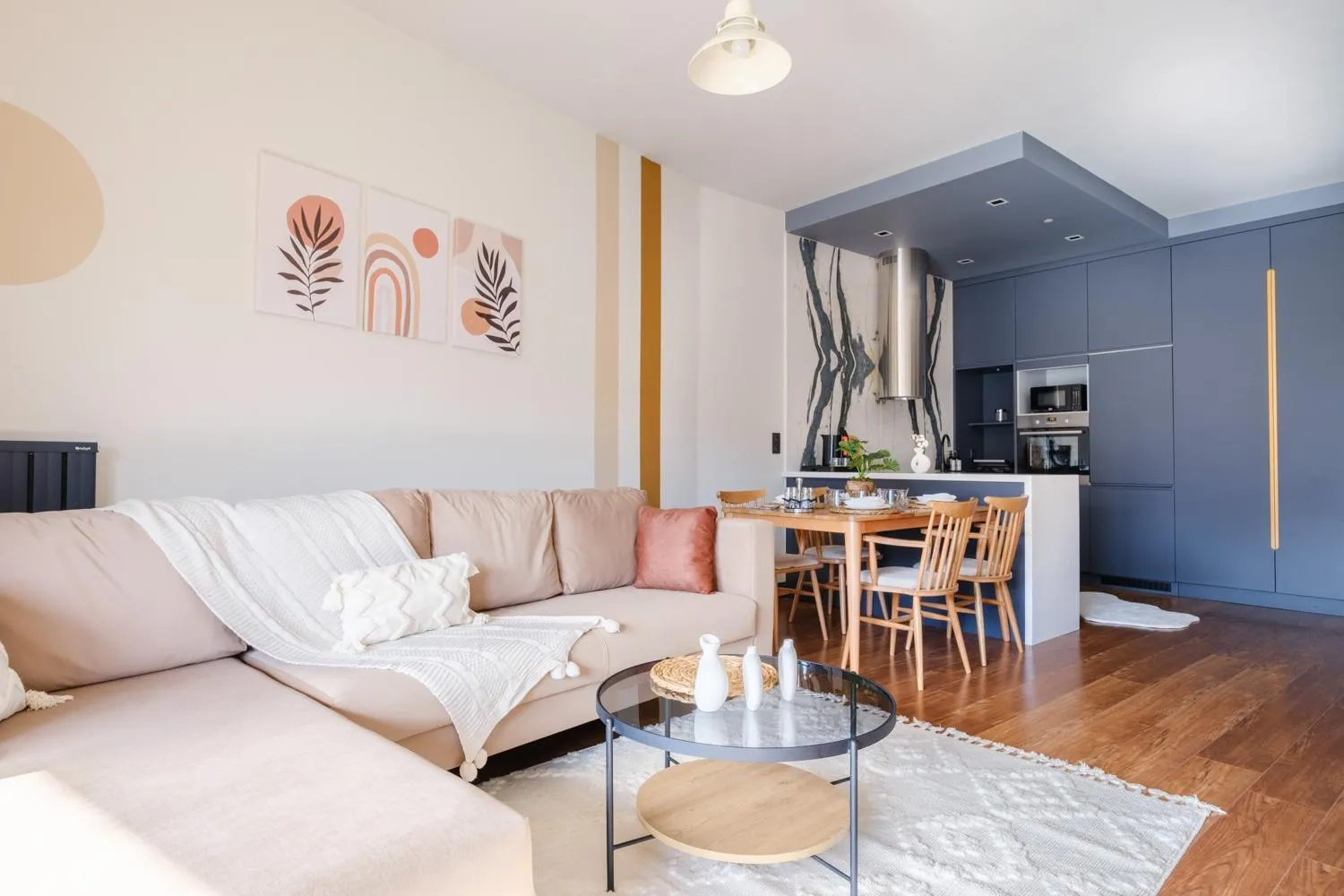 Living room in Benesta Residence by NewInn