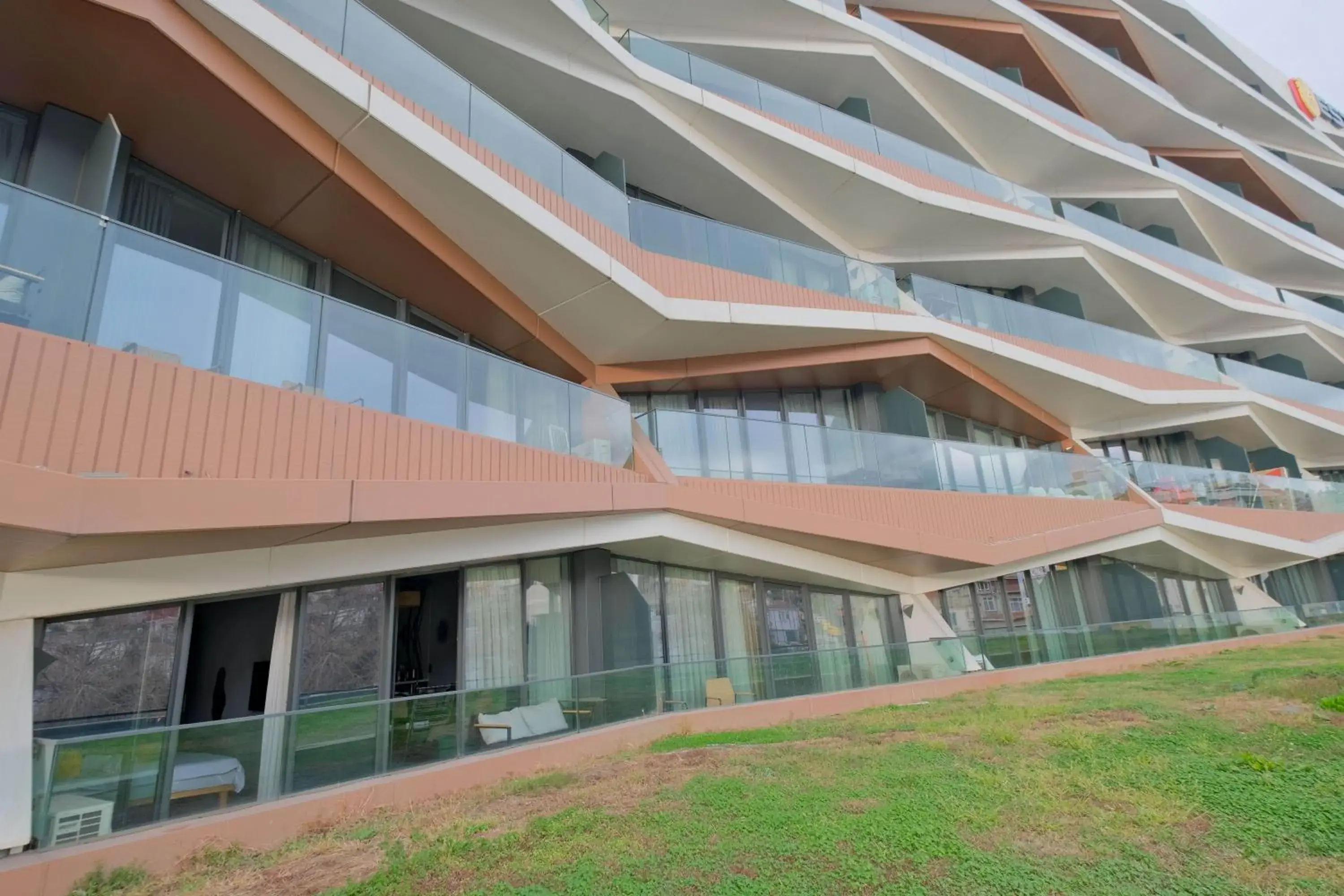 Property building in Benesta Residence by NewInn Property building in Benesta Residence by NewInn