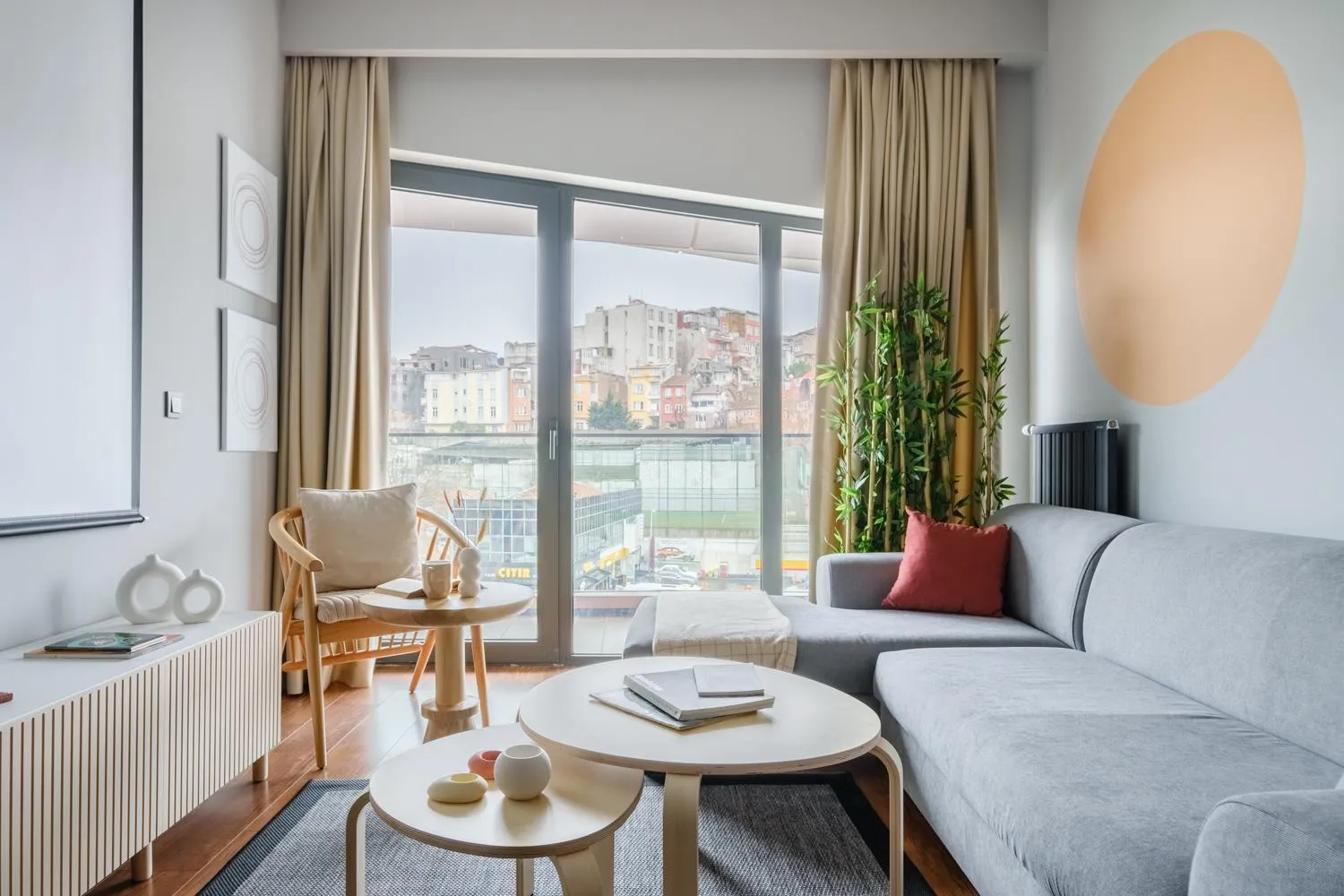 Living room in Benesta Residence by NewInn