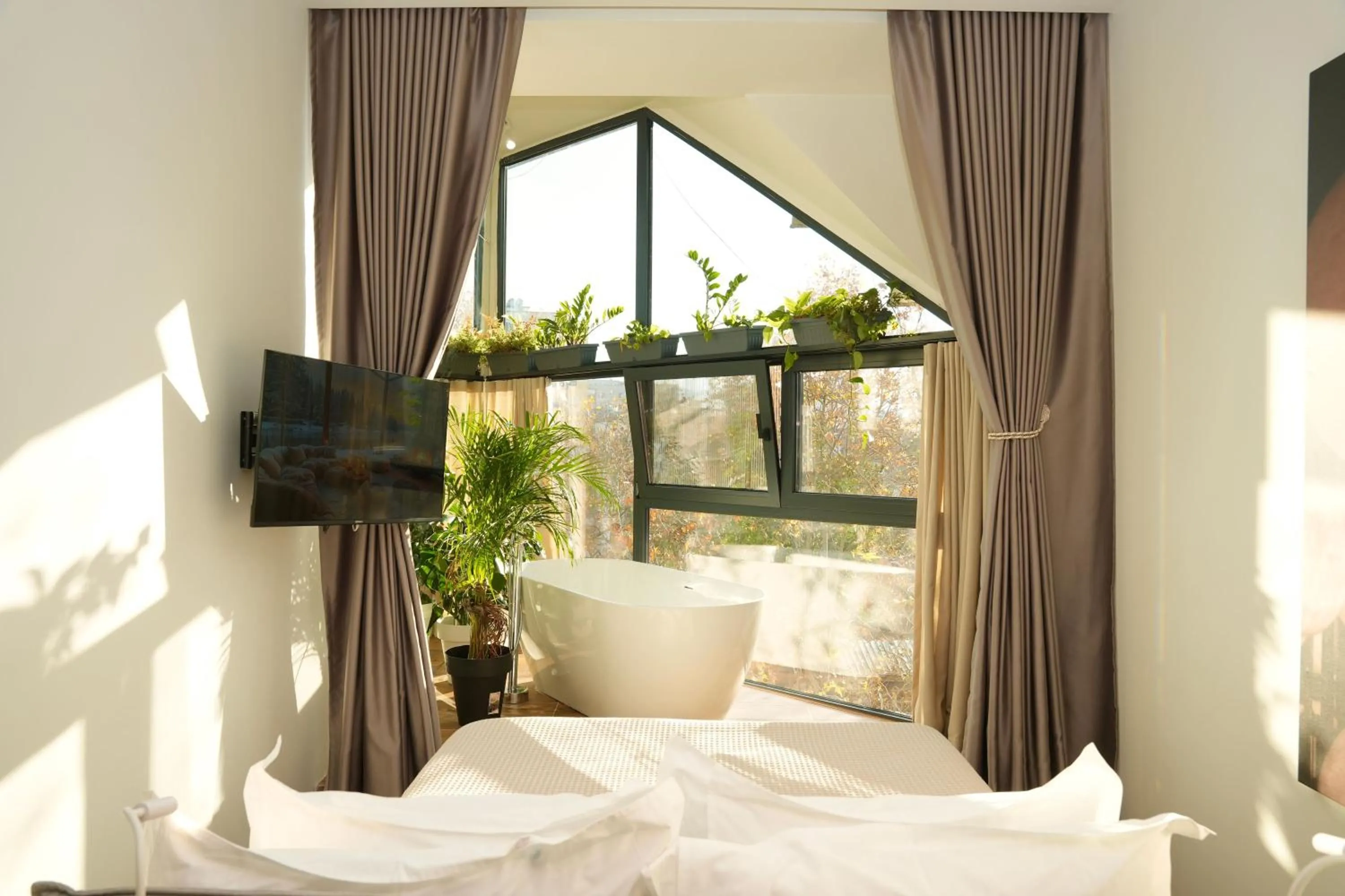 Bed in Retreat Apartments