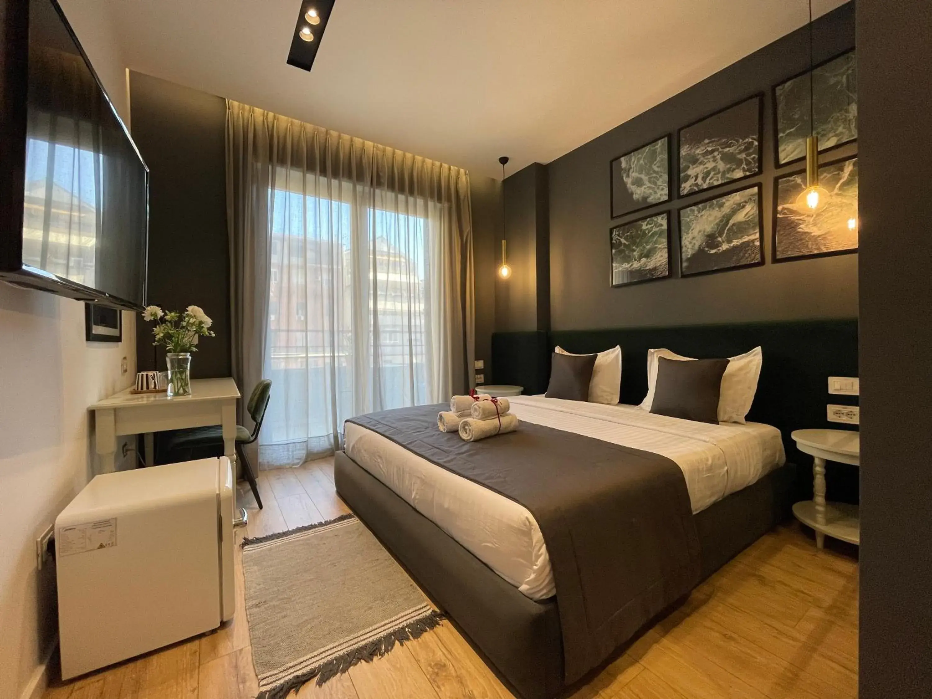 Large Double Room in Retreat Apartments Large Double Room in Retreat Apartments