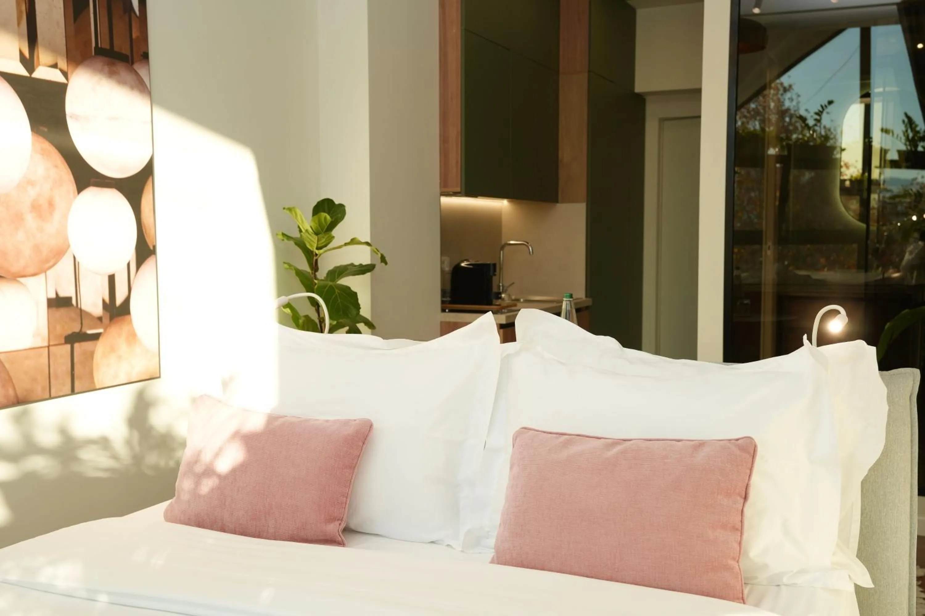 Bed in Retreat Apartments