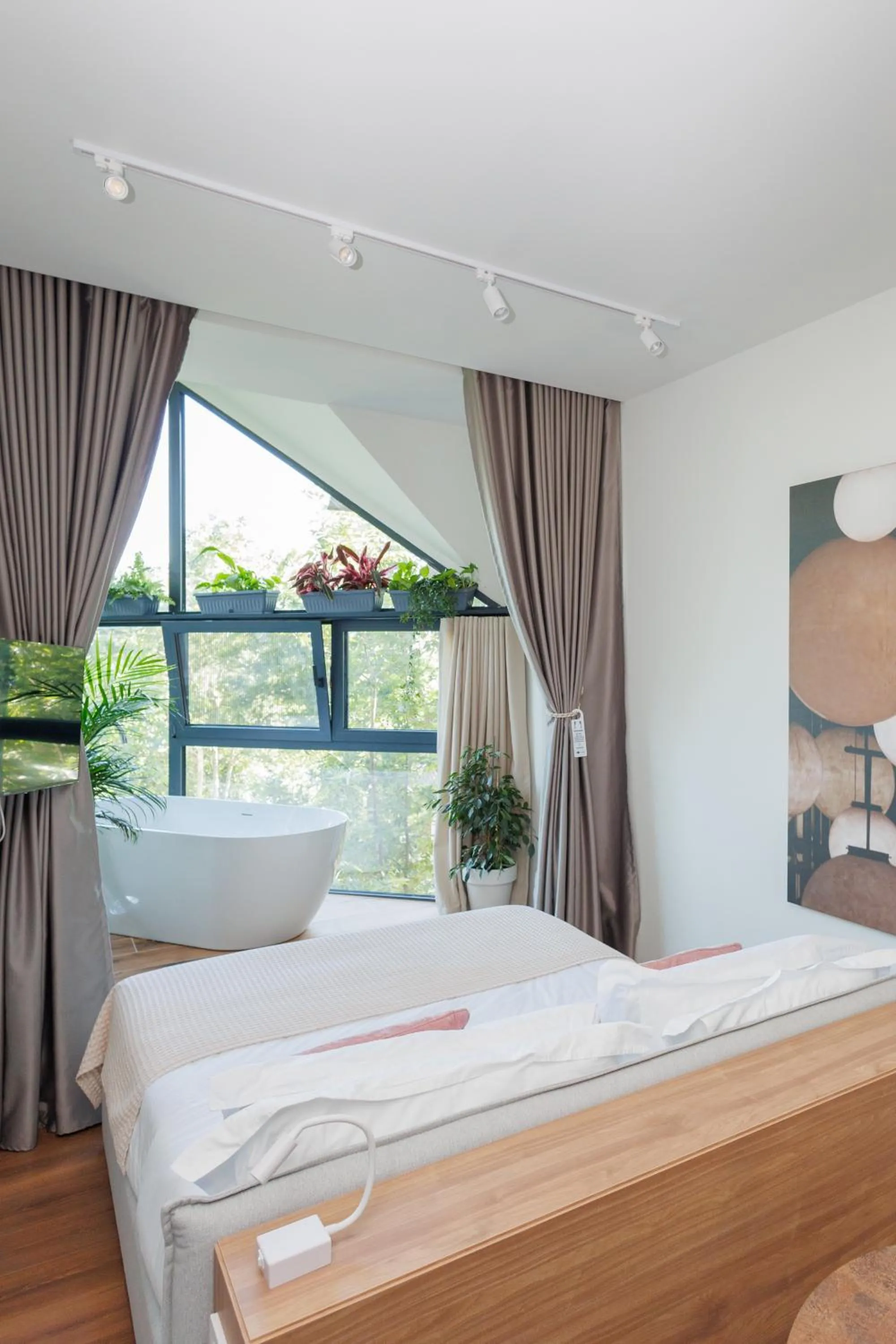 Bed in Retreat Apartments