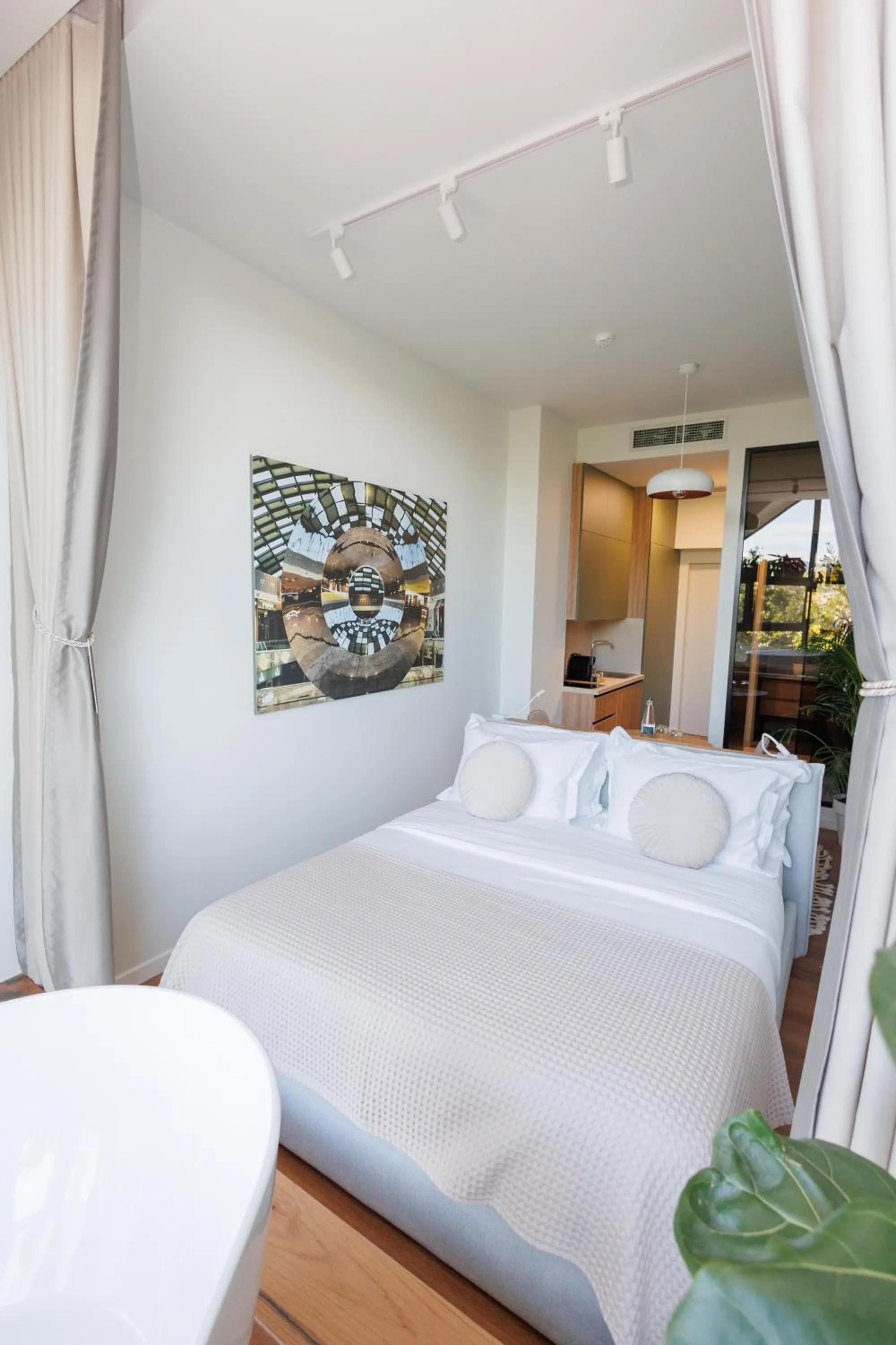 Bed in Retreat Apartments