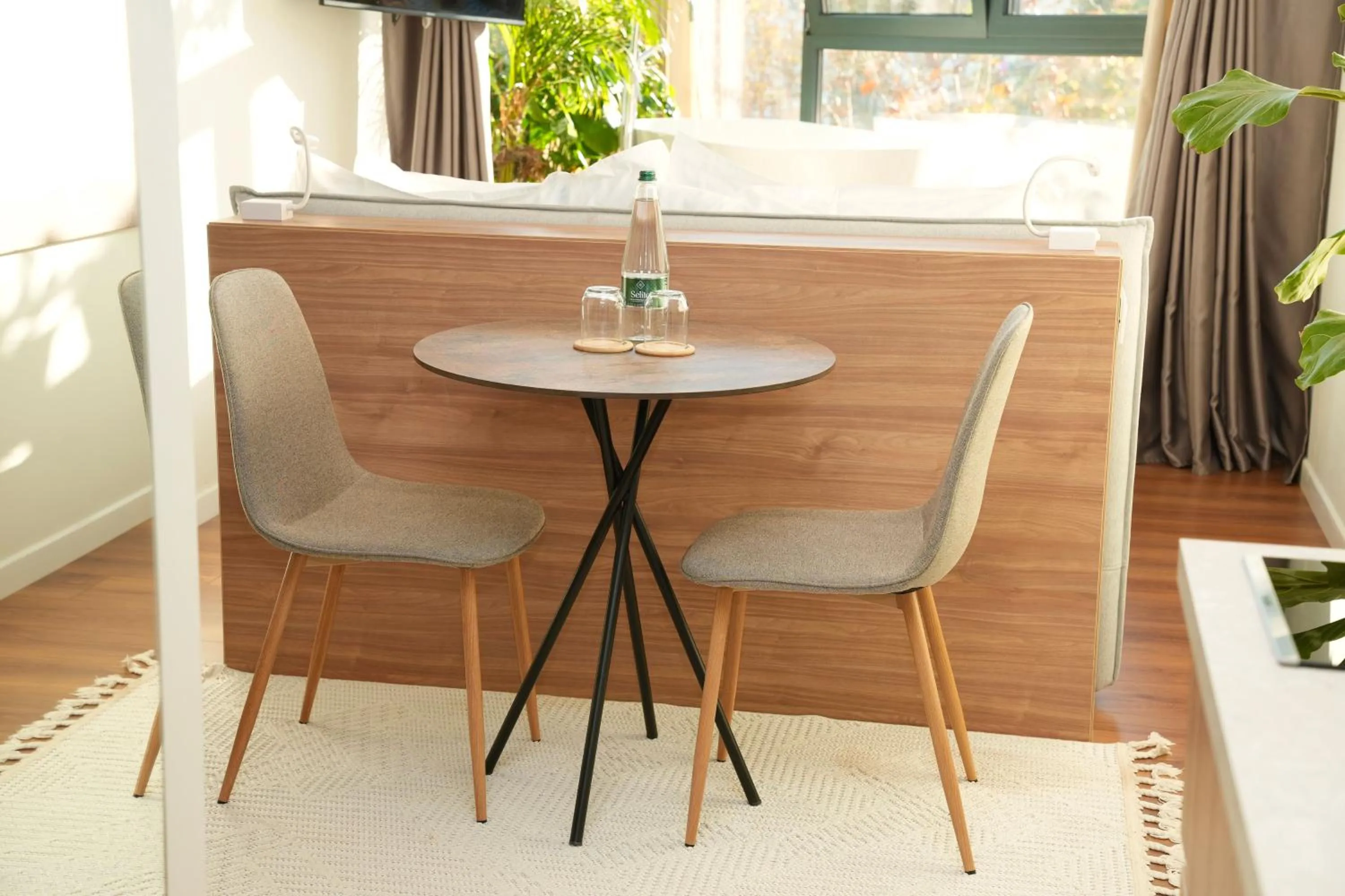 Seating area in Retreat Apartments