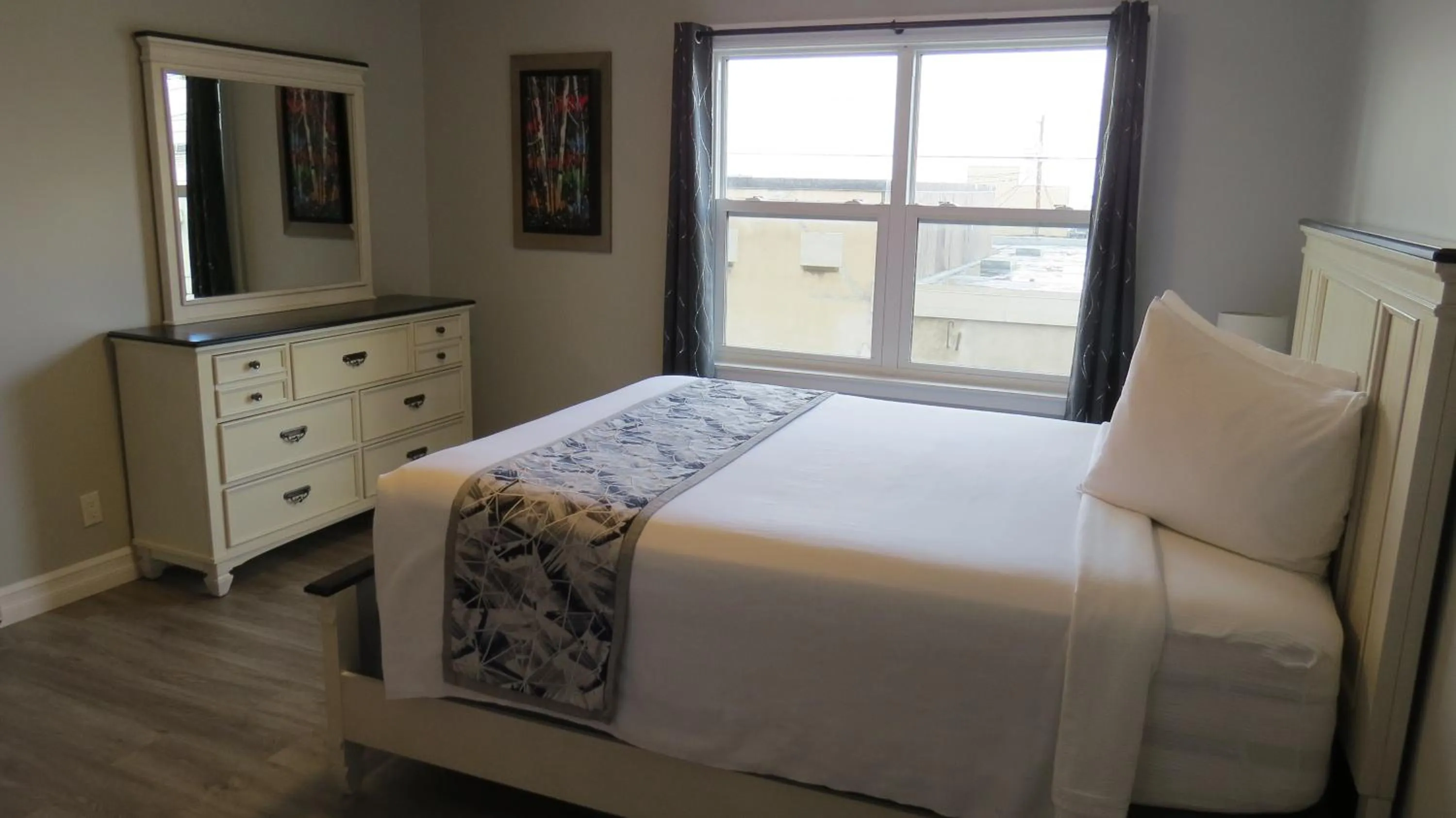 Bed in Dockside Suites