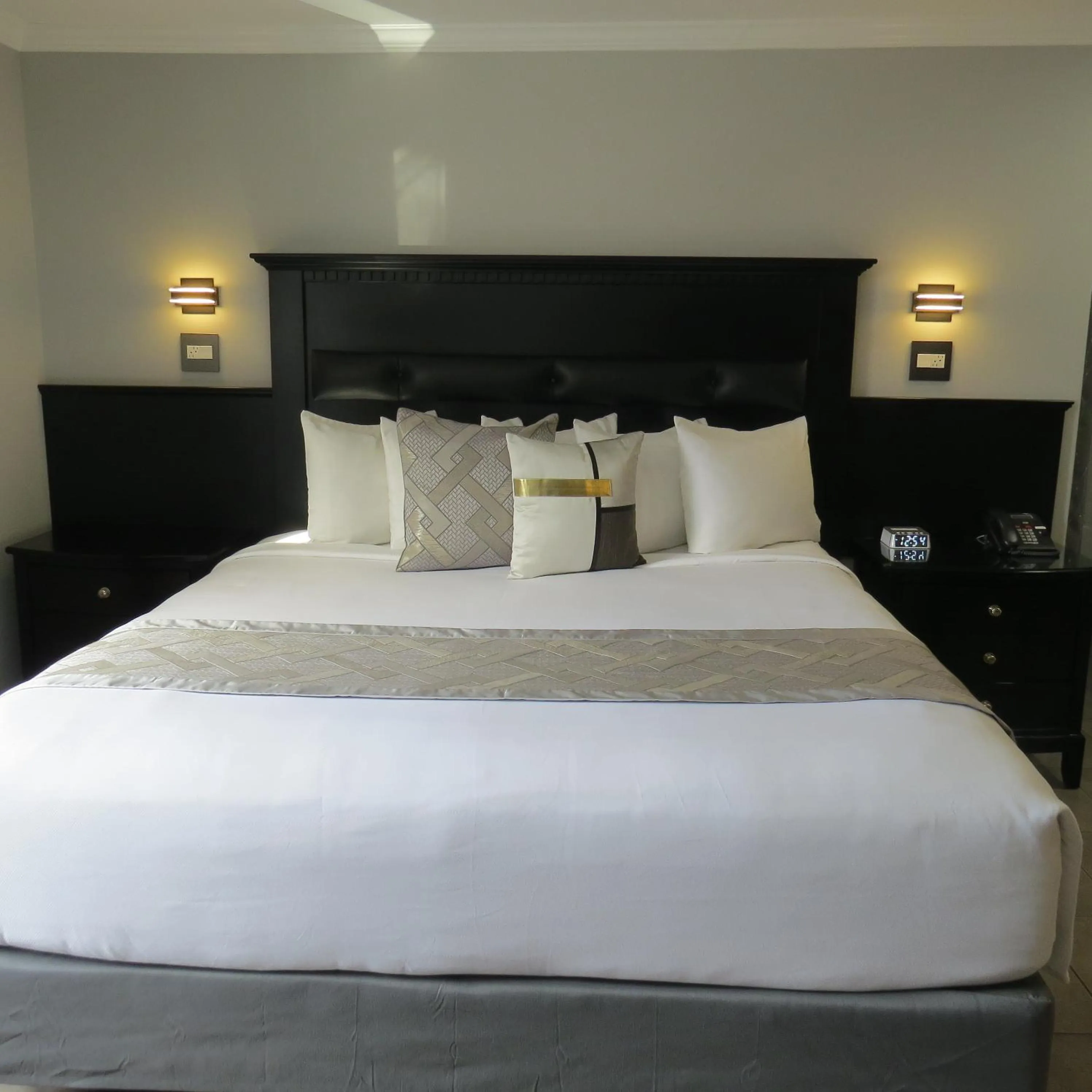 Bed in Dockside Suites