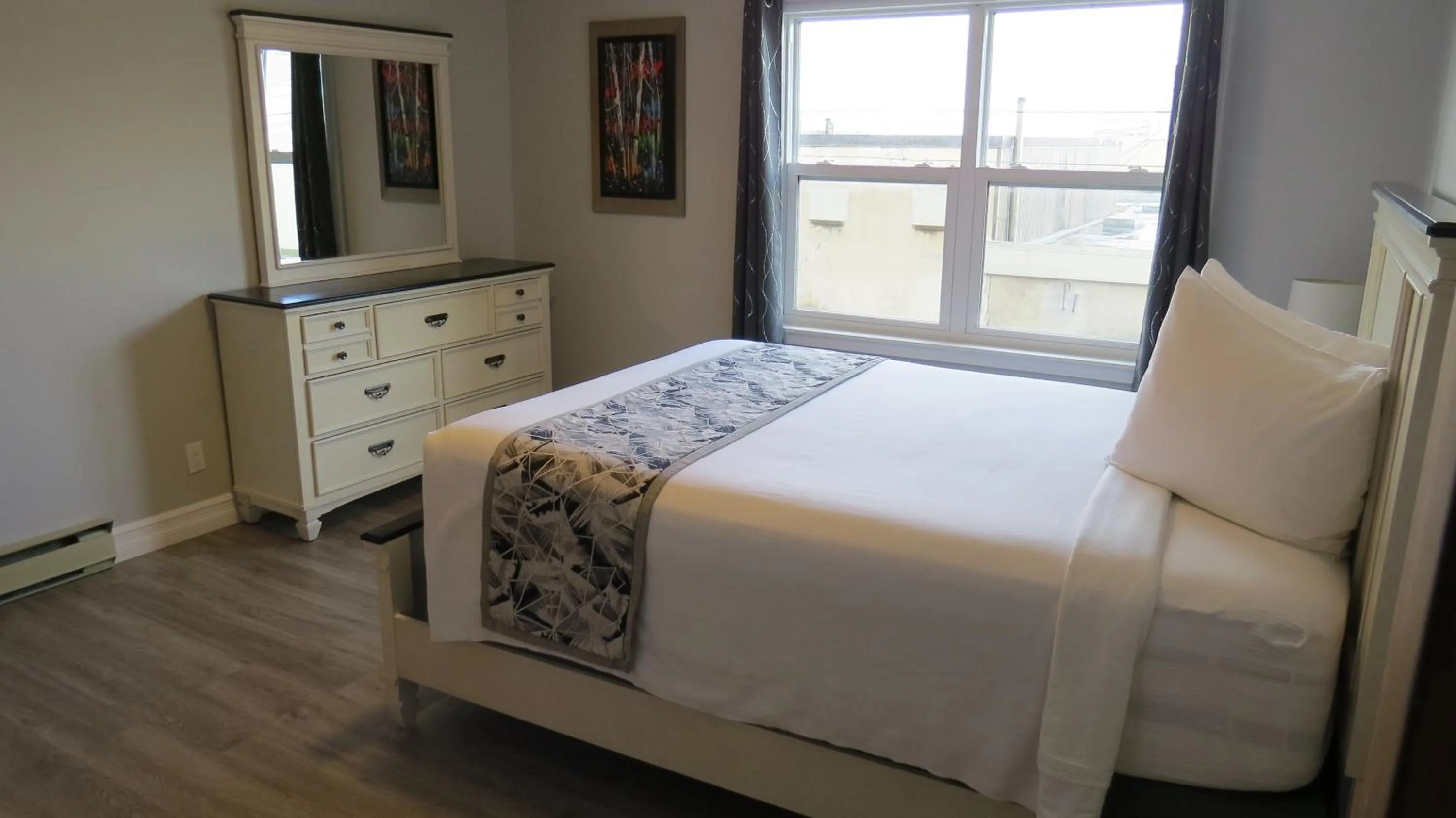 Bed in Dockside Suites