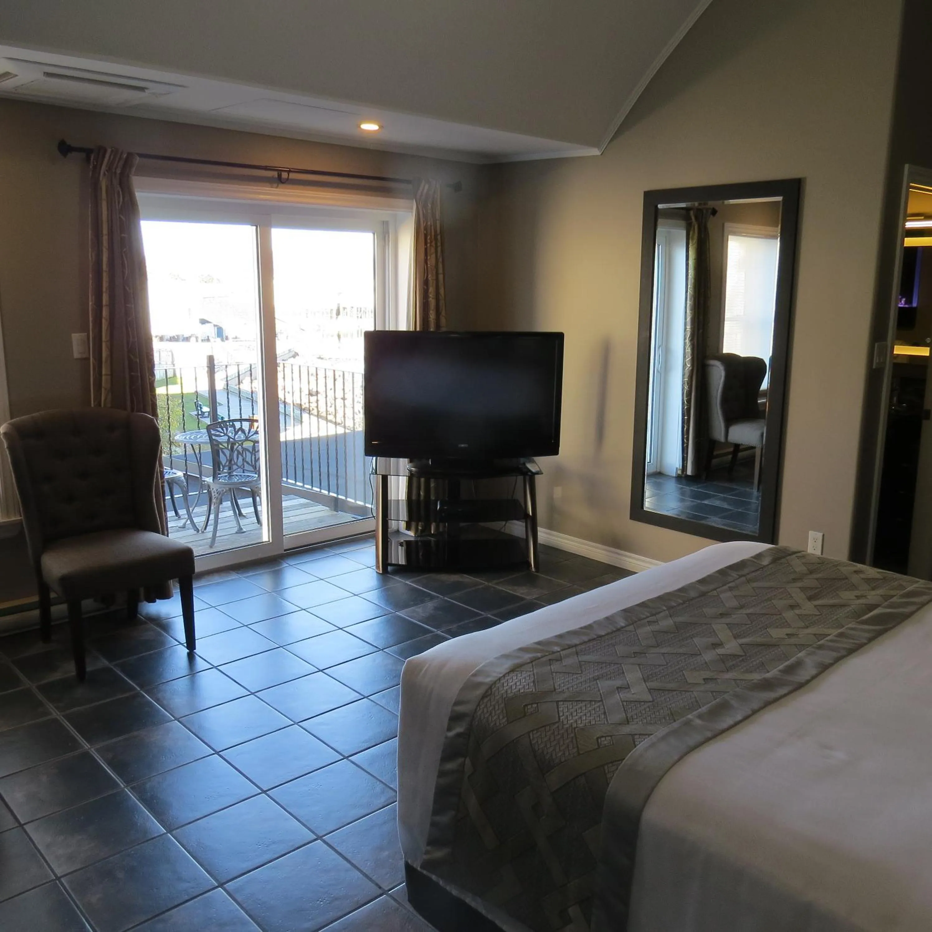 Bed in Dockside Suites