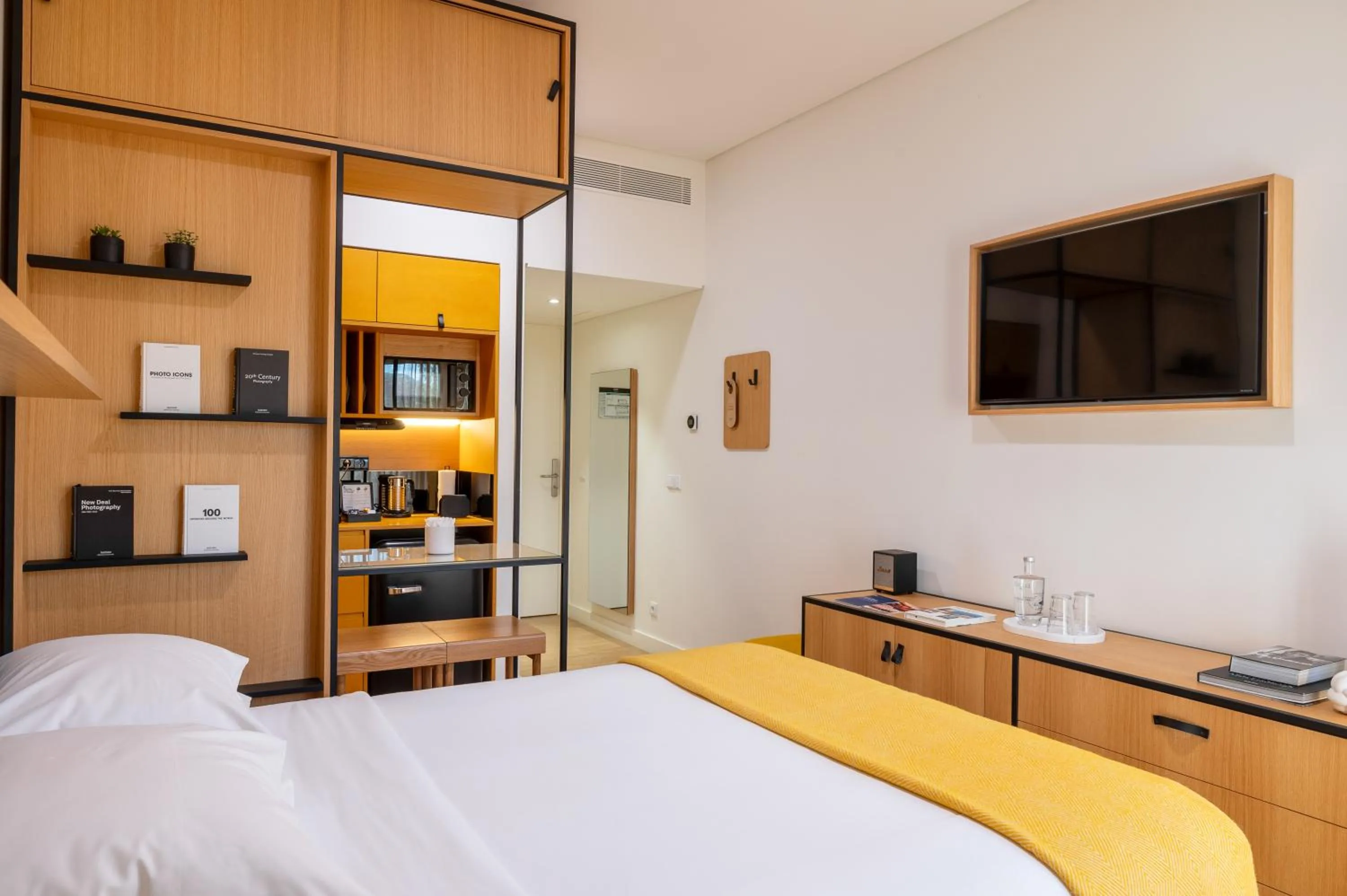 TV and multimedia, Bed in BFRESH Hotel - Padel, Pool & Fitness - Adults Only