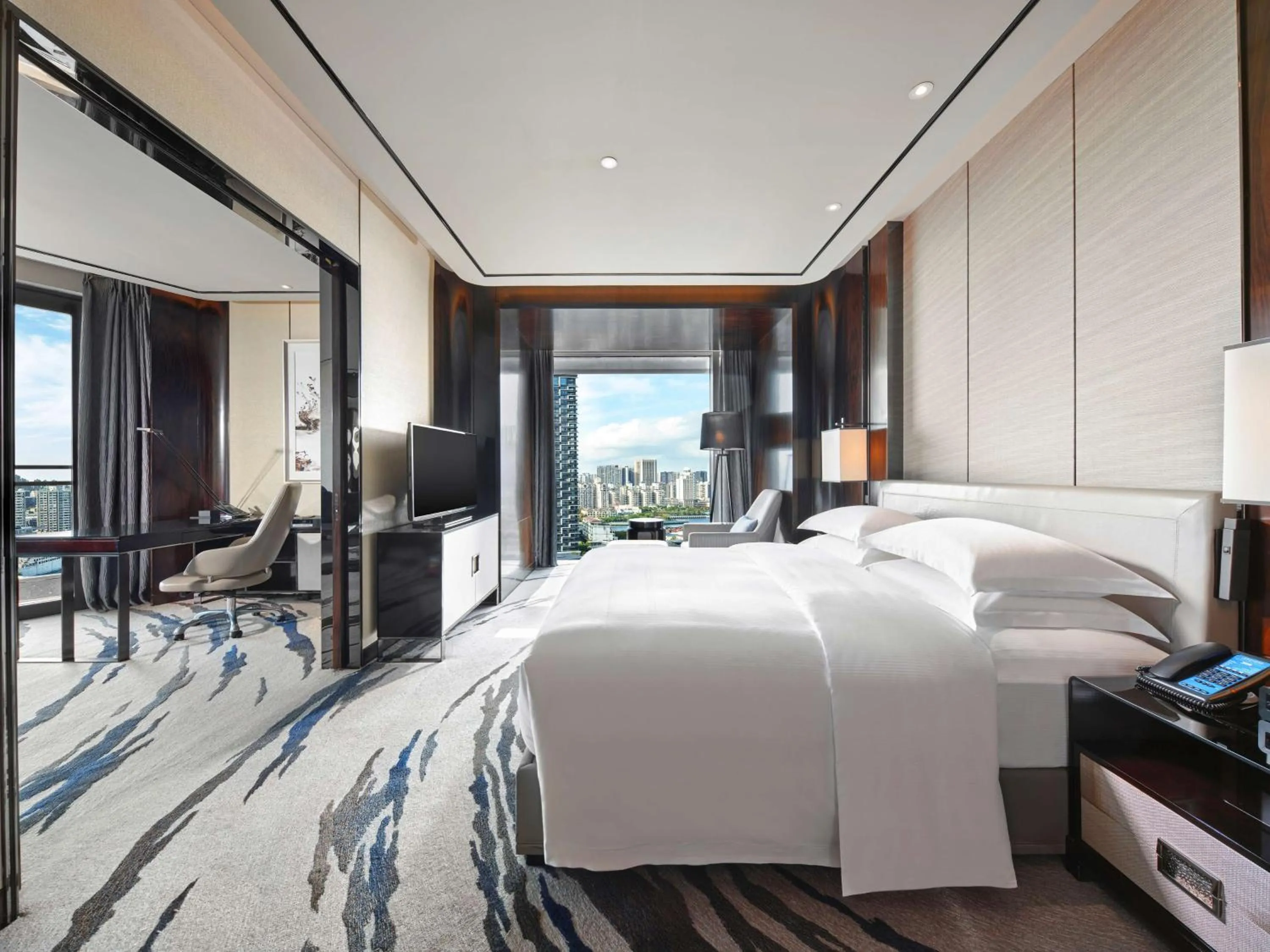 Bed in Hilton Shenzhen Shekou Nanhai