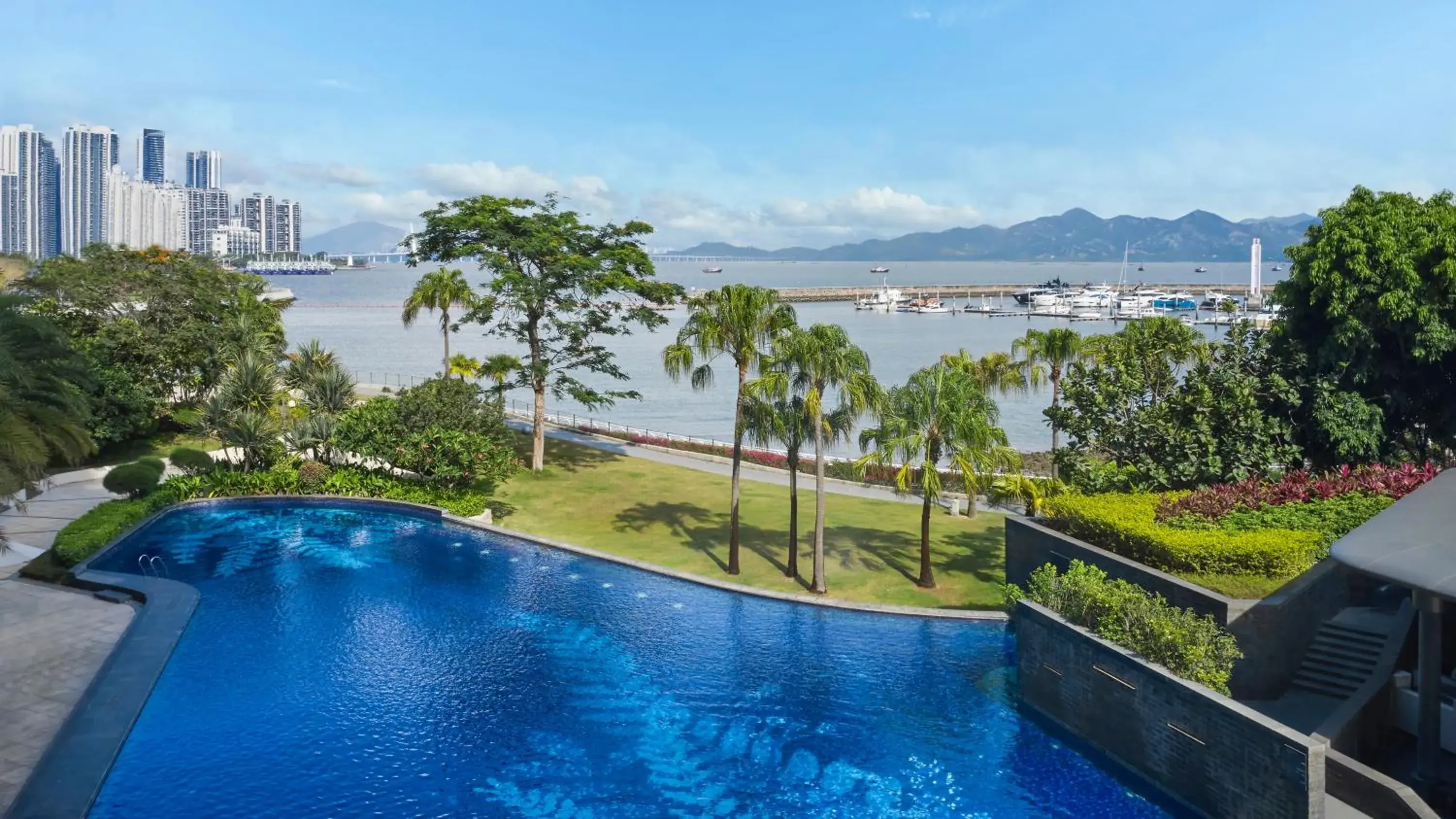 Swimming pool in Hilton Shenzhen Shekou Nanhai Swimming pool in Hilton Shenzhen Shekou Nanhai