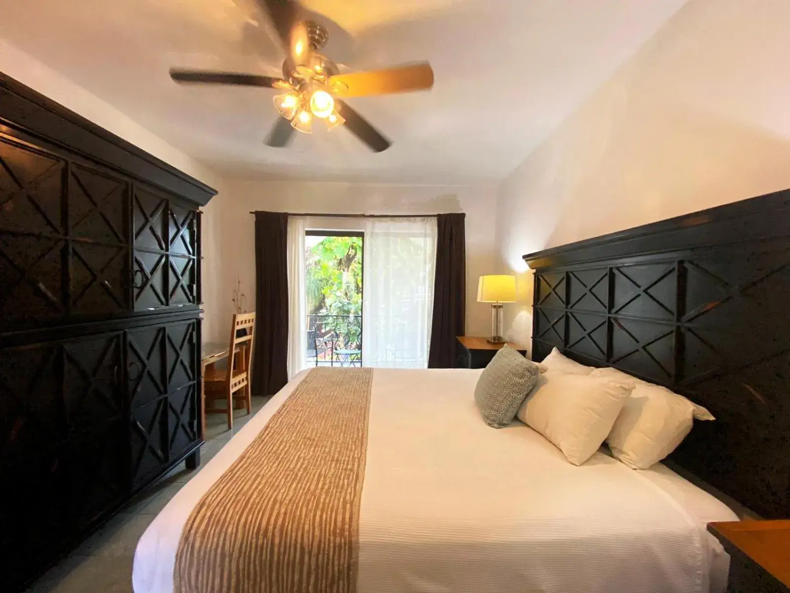 Bed in Hacienda Paradise Hotel Bed in Hacienda Paradise Hotel