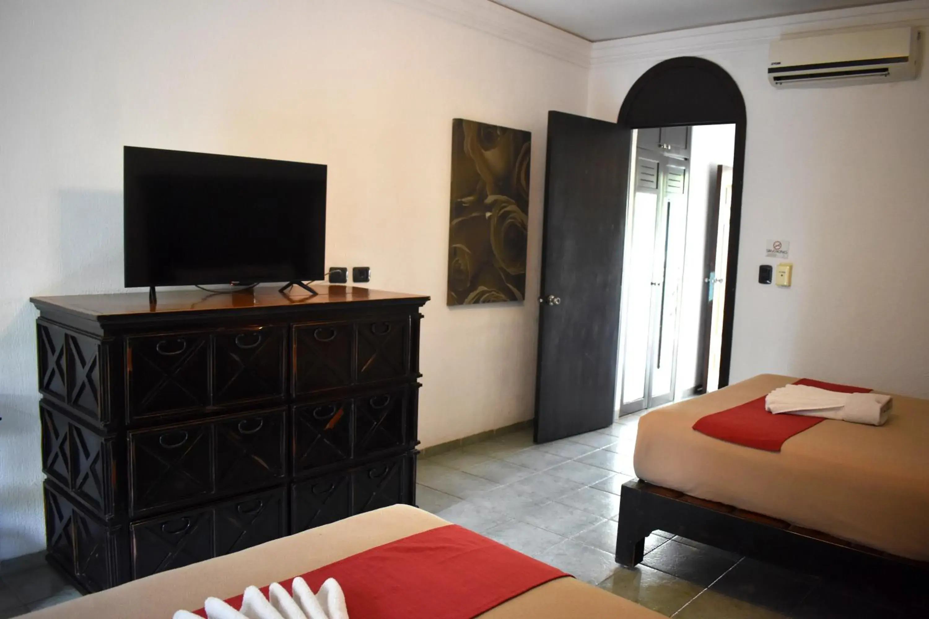 TV and multimedia, Bed in Hacienda Paradise Hotel TV and multimedia, Bed in Hacienda Paradise Hotel