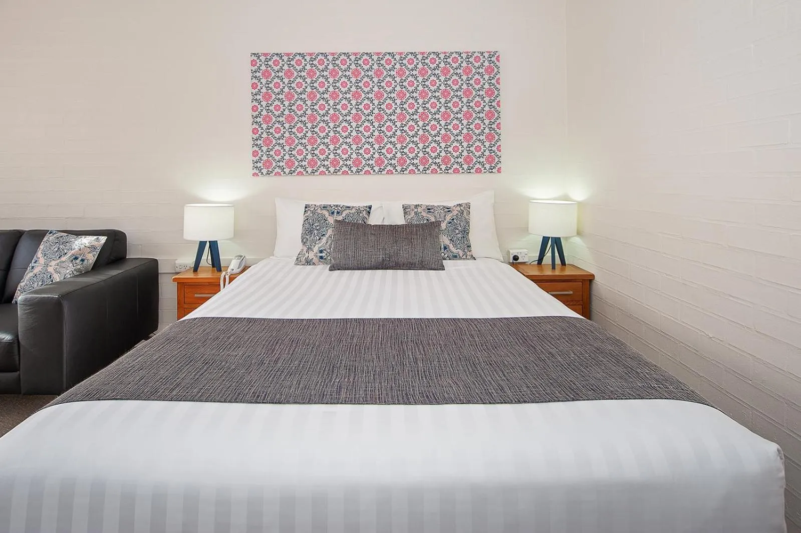 Bed in Albury Winsor Park Motor Inn